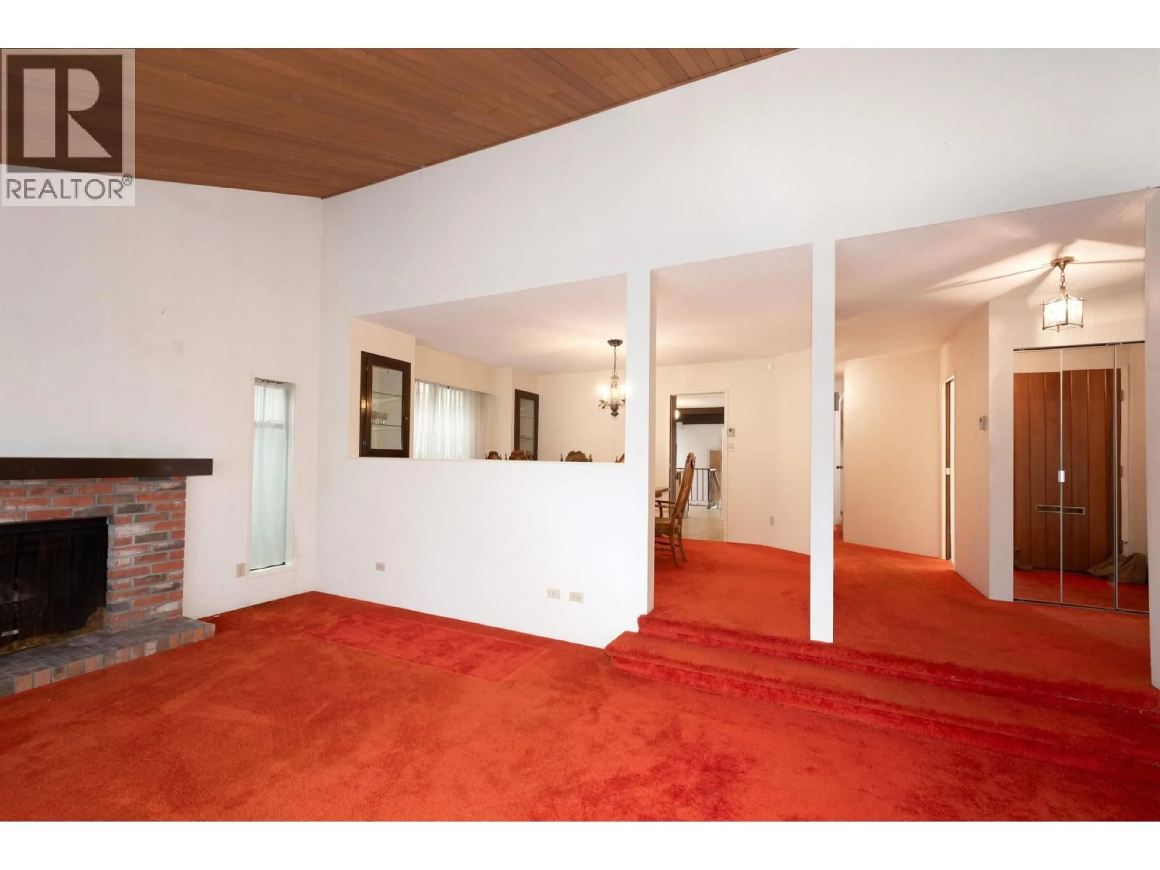 Indoor foyer for 3812 24TH AVENUE, Vancouver British Columbia V6S1L9