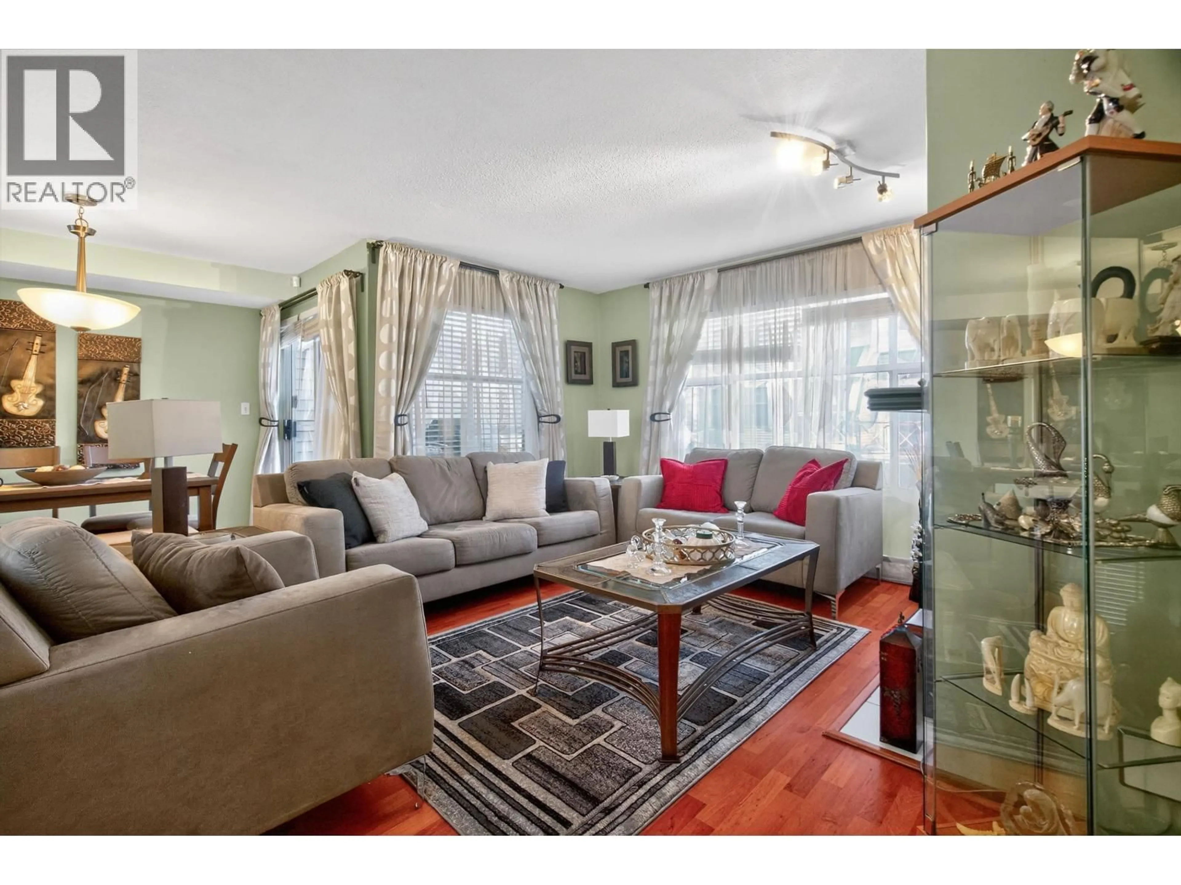 Living room with furniture, wood/laminate floor for 35 - 2450 HAWTHORNE AVENUE, Port Coquitlam British Columbia V3C6B3