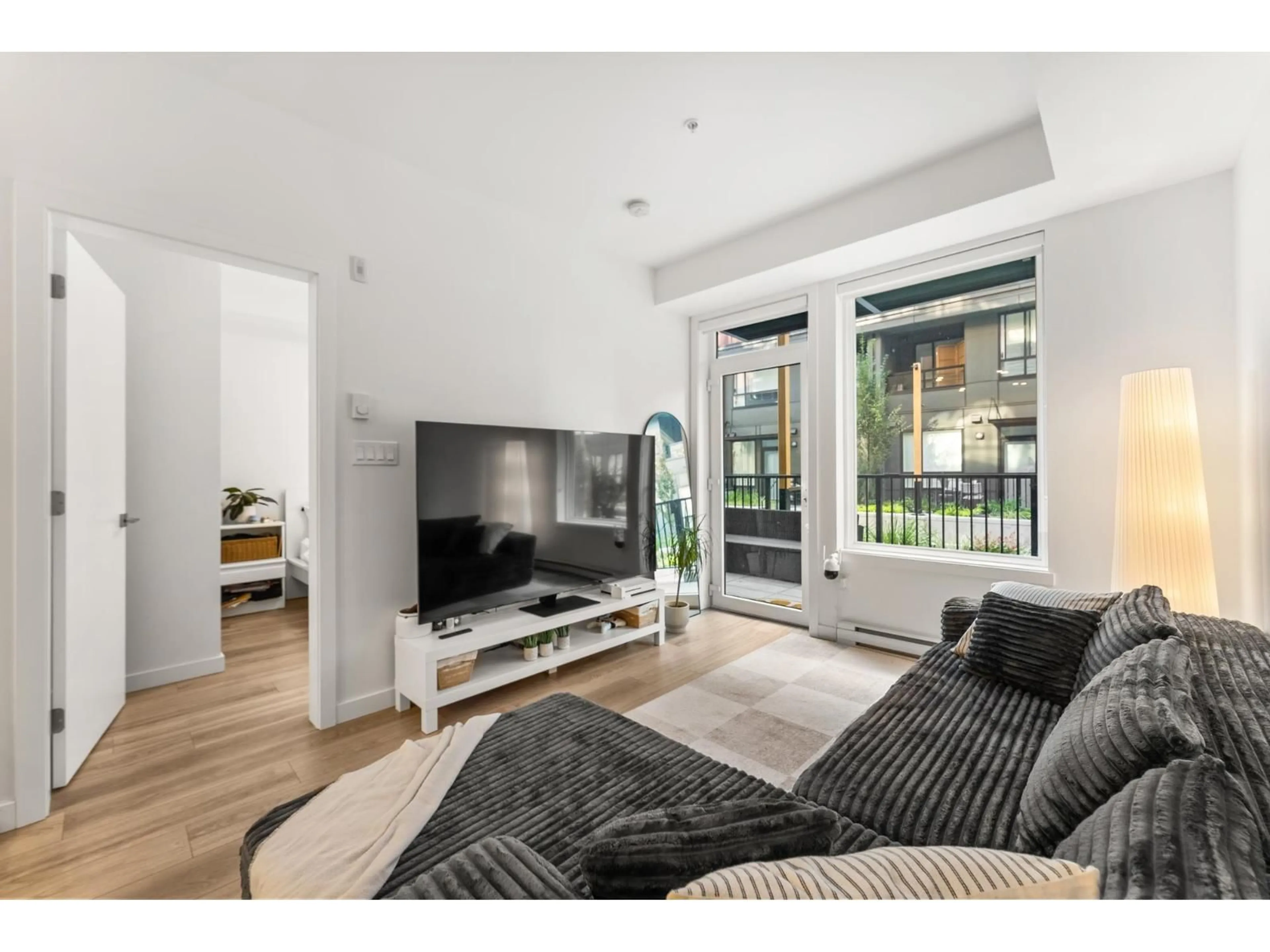 Living room with furniture, wood/laminate floor for 107 - 13858 108 AVENUE, Surrey British Columbia V3T0T8