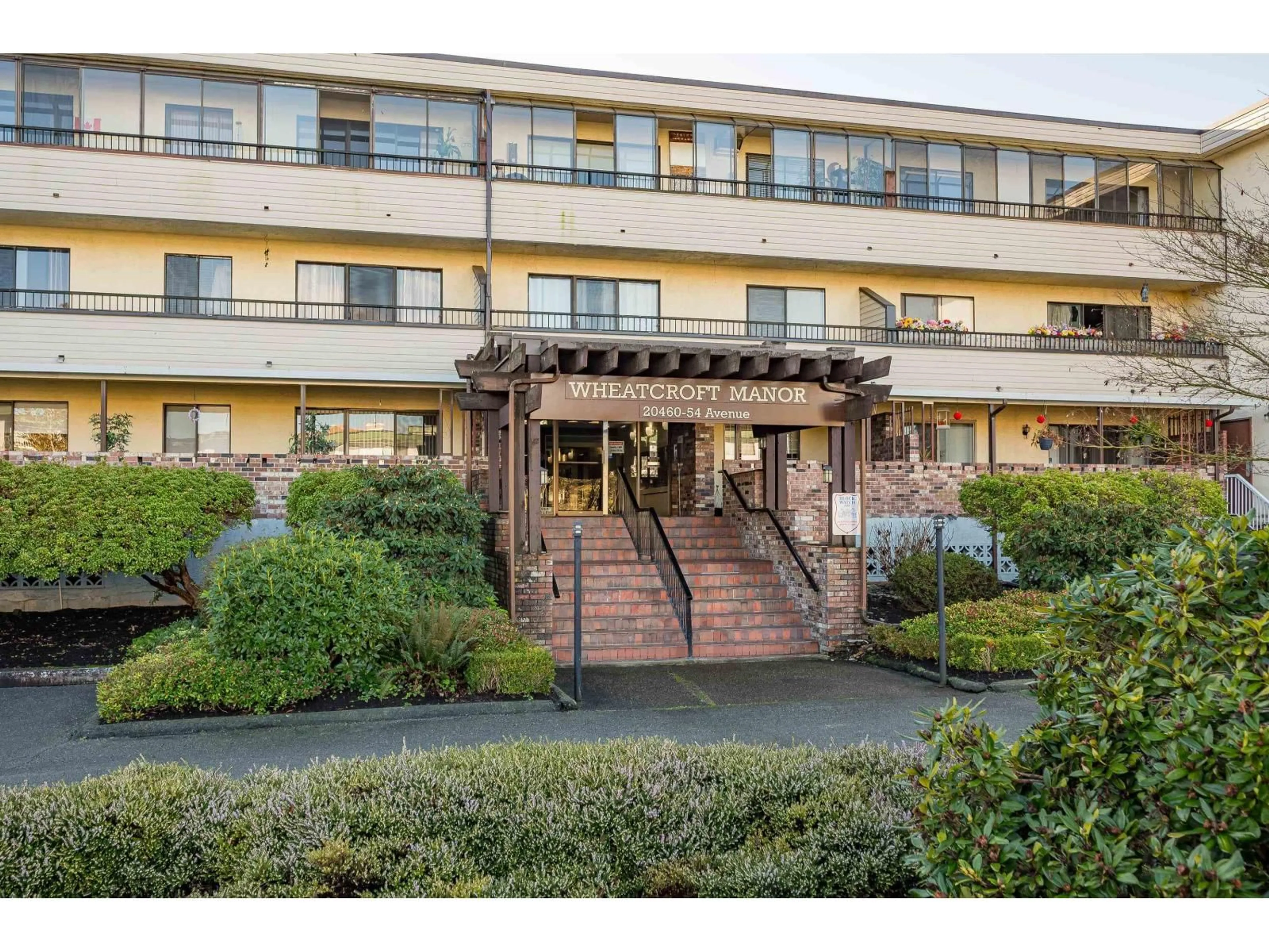 Indoor foyer for 313 - 20460 54 AVENUE, Langley British Columbia V3A6N6