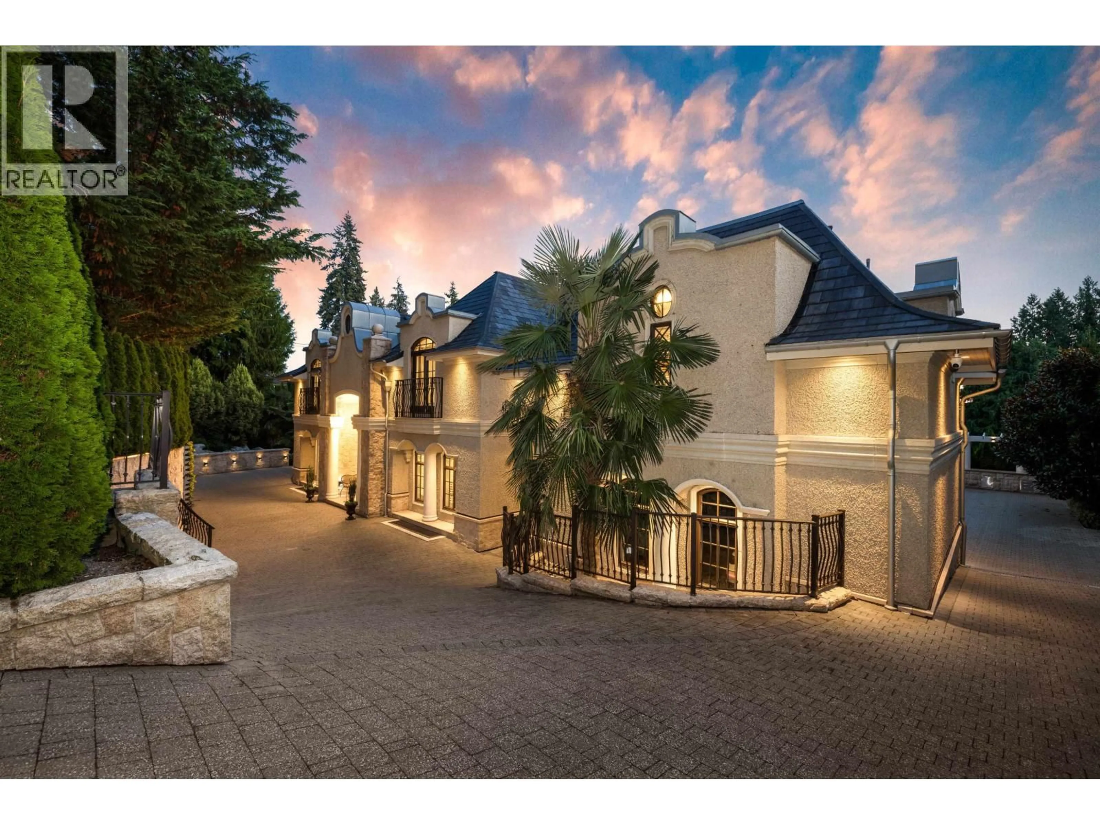 A pic from outside/outdoor area/front of a property/back of a property/a pic from drone, street for 2912 MATHERS AVENUE, West Vancouver British Columbia V7V2K1