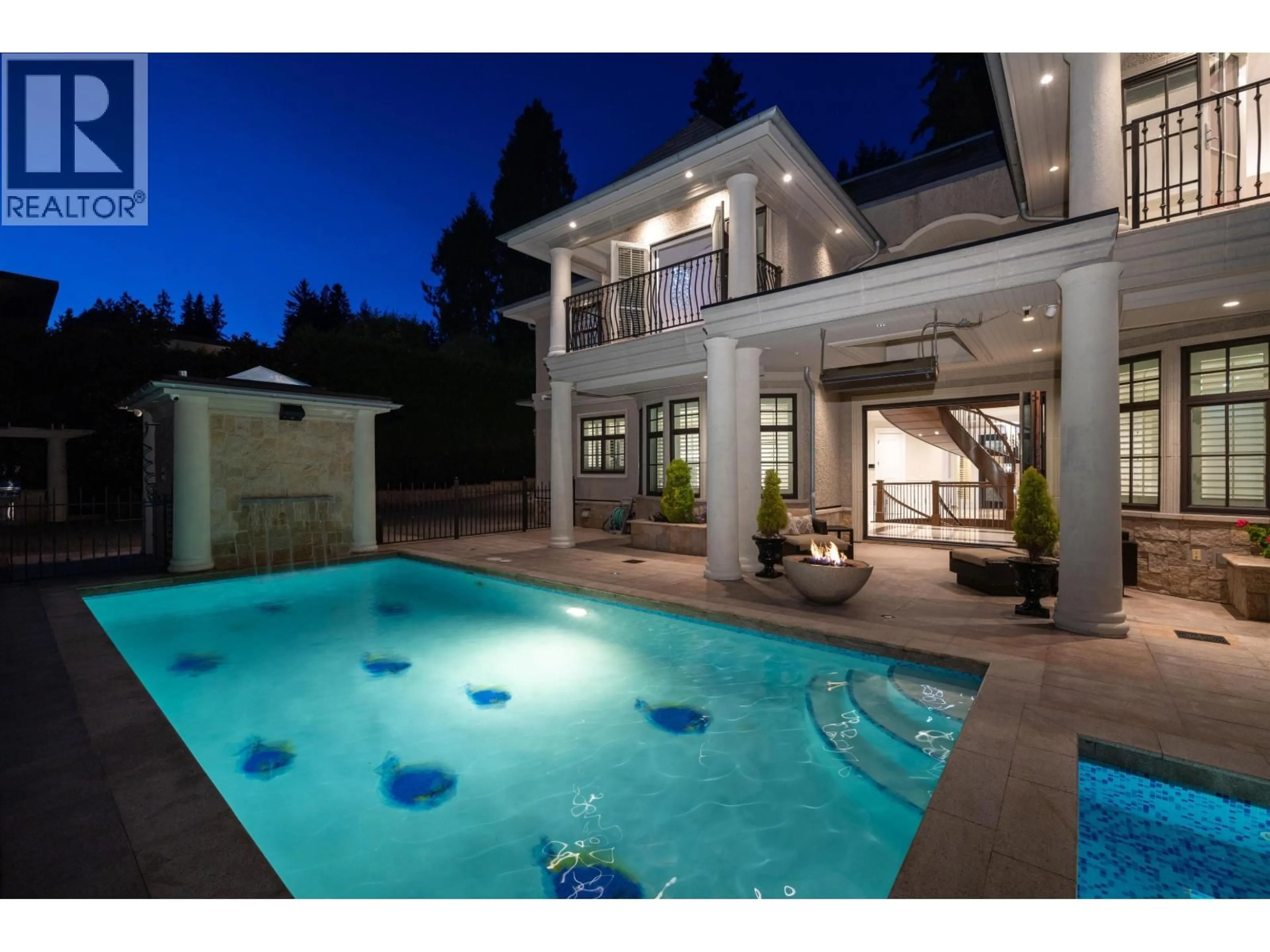 Pool for 2912 MATHERS AVENUE, West Vancouver British Columbia V7V2K1