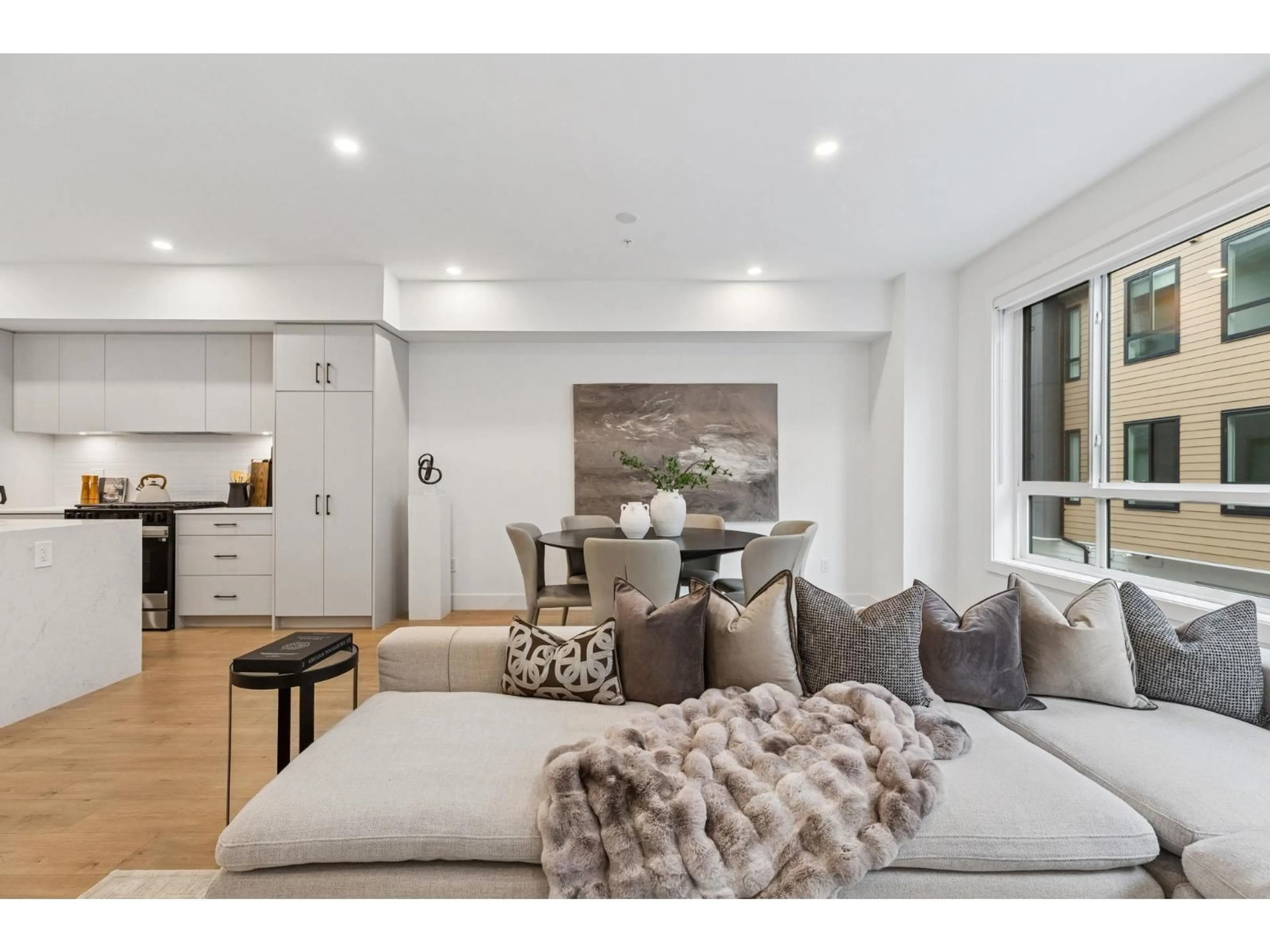 Living room with furniture, unknown for 3 - 19667 55A AVENUE, Langley British Columbia V3A3X1