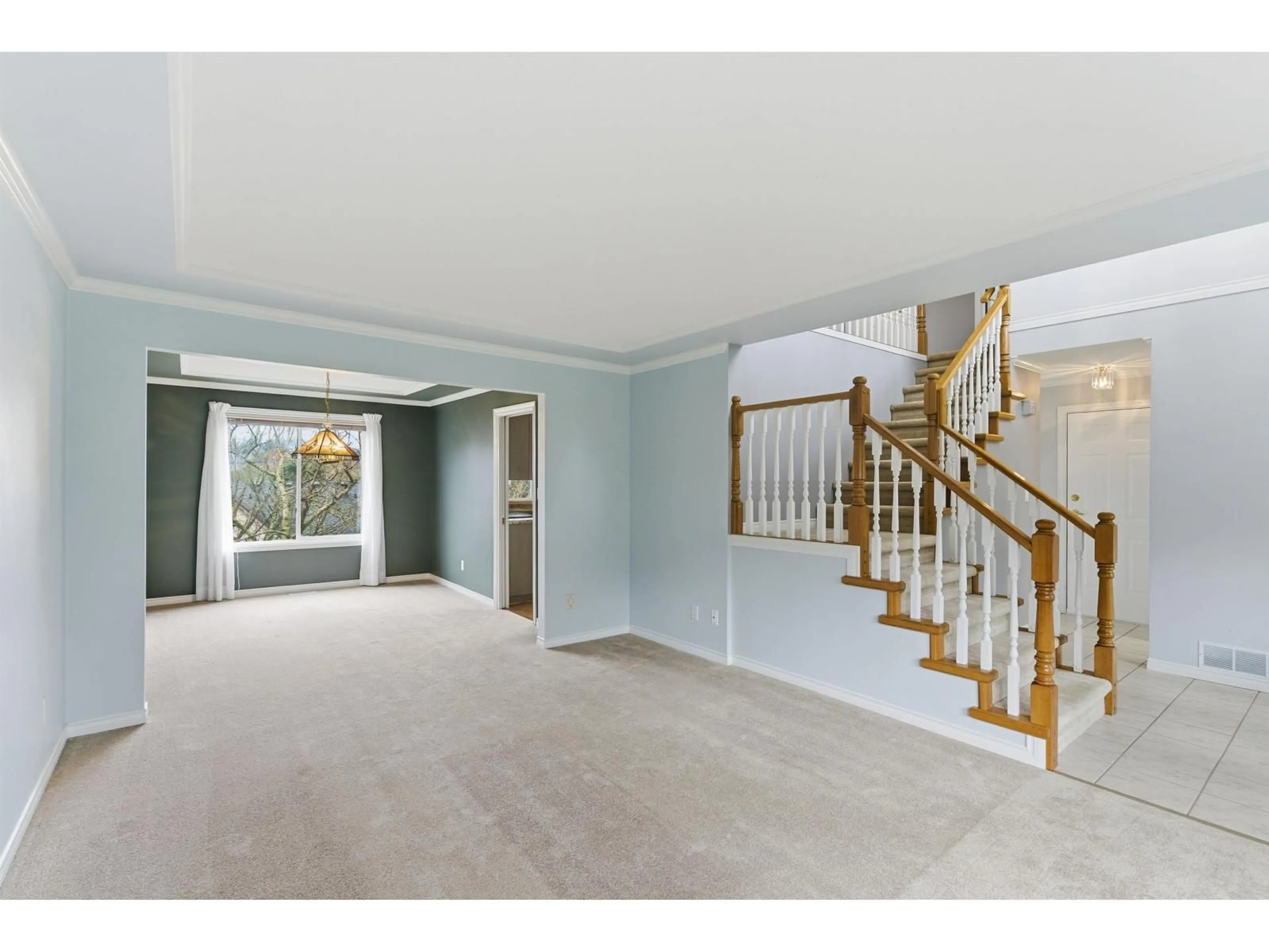 Indoor foyer for 5467 DELLVIEW STREET, Chilliwack British Columbia V2R3W2