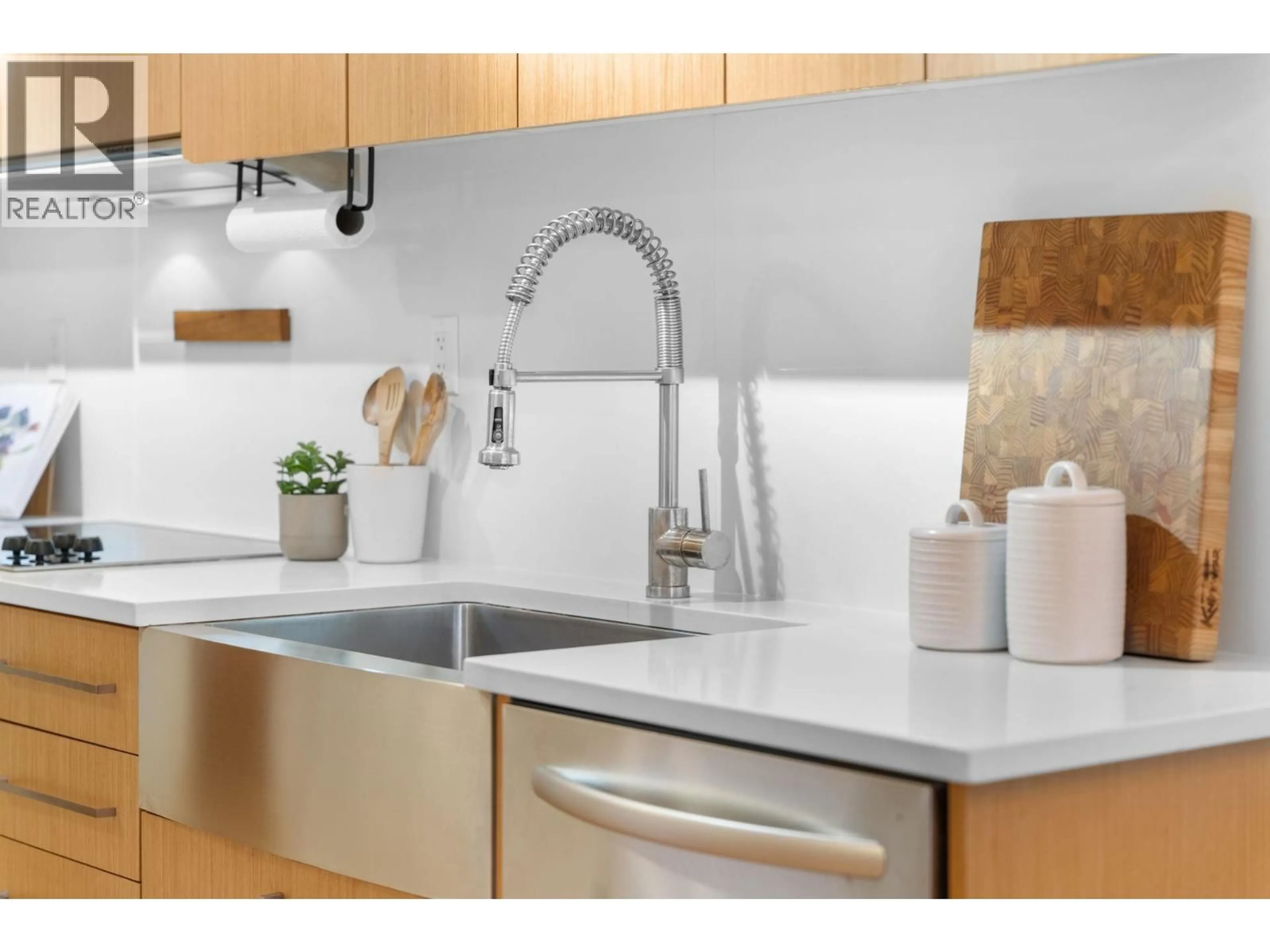 Contemporary kitchen, ceramic/tile floor for 471 - 250 6TH AVENUE, Vancouver British Columbia V5T0B7