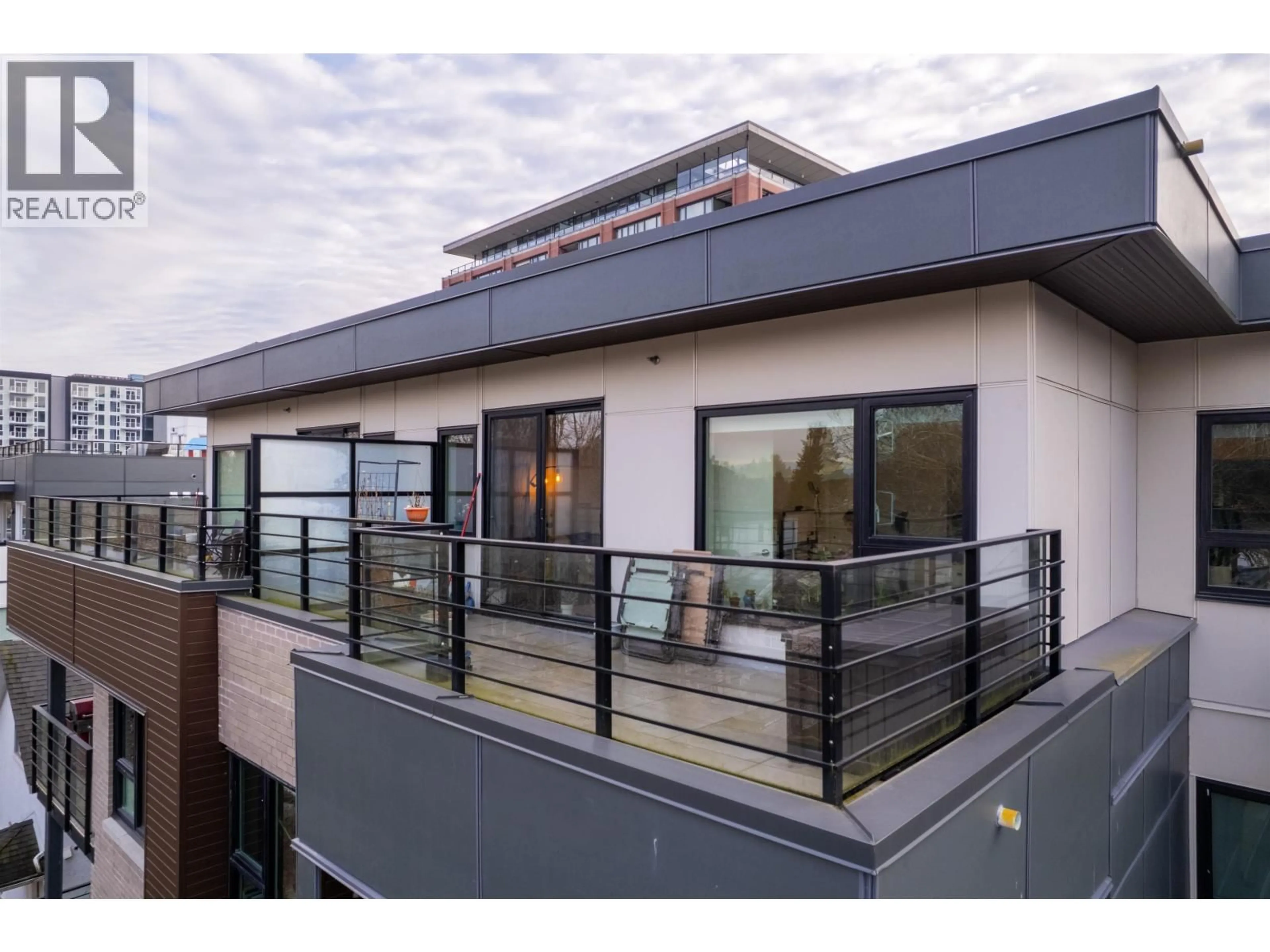 Unknown for 405 - 2666 DUKE STREET, Vancouver British Columbia V5R4S9