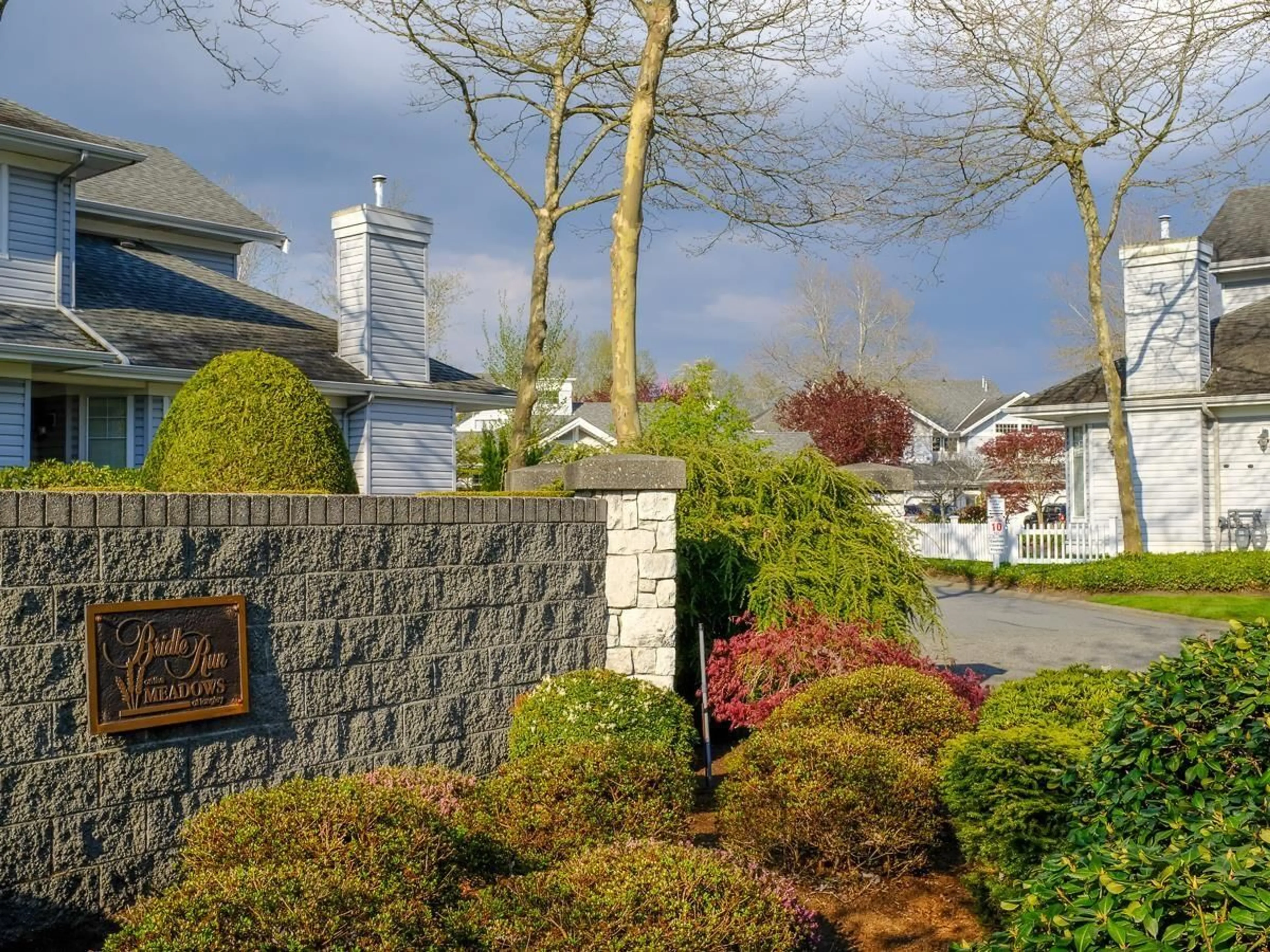 A pic from outside/outdoor area/front of a property/back of a property/a pic from drone, street for 6 - 5708 208 STREET, Langley British Columbia V3A8L4