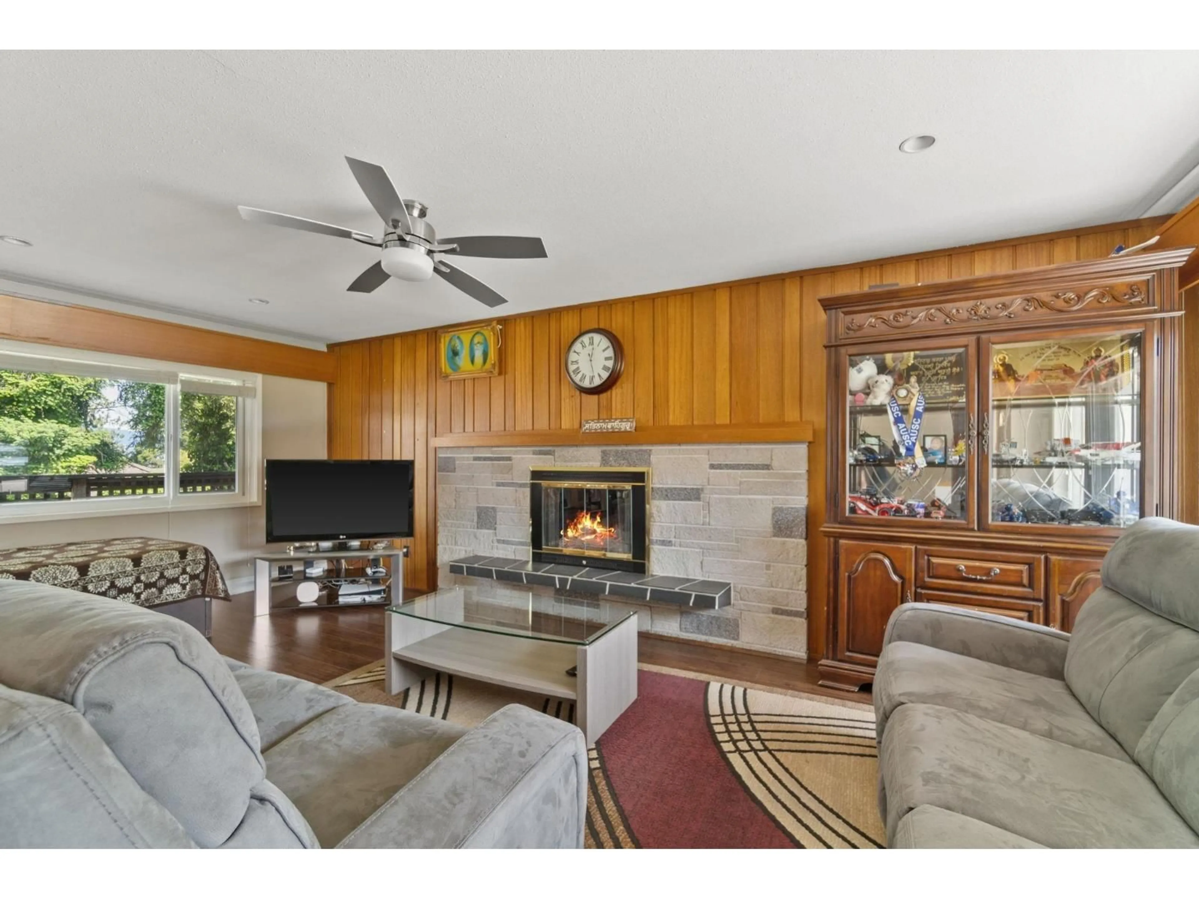 Living room with furniture, unknown for 11625 99 AVENUE, Surrey British Columbia V3V2M2