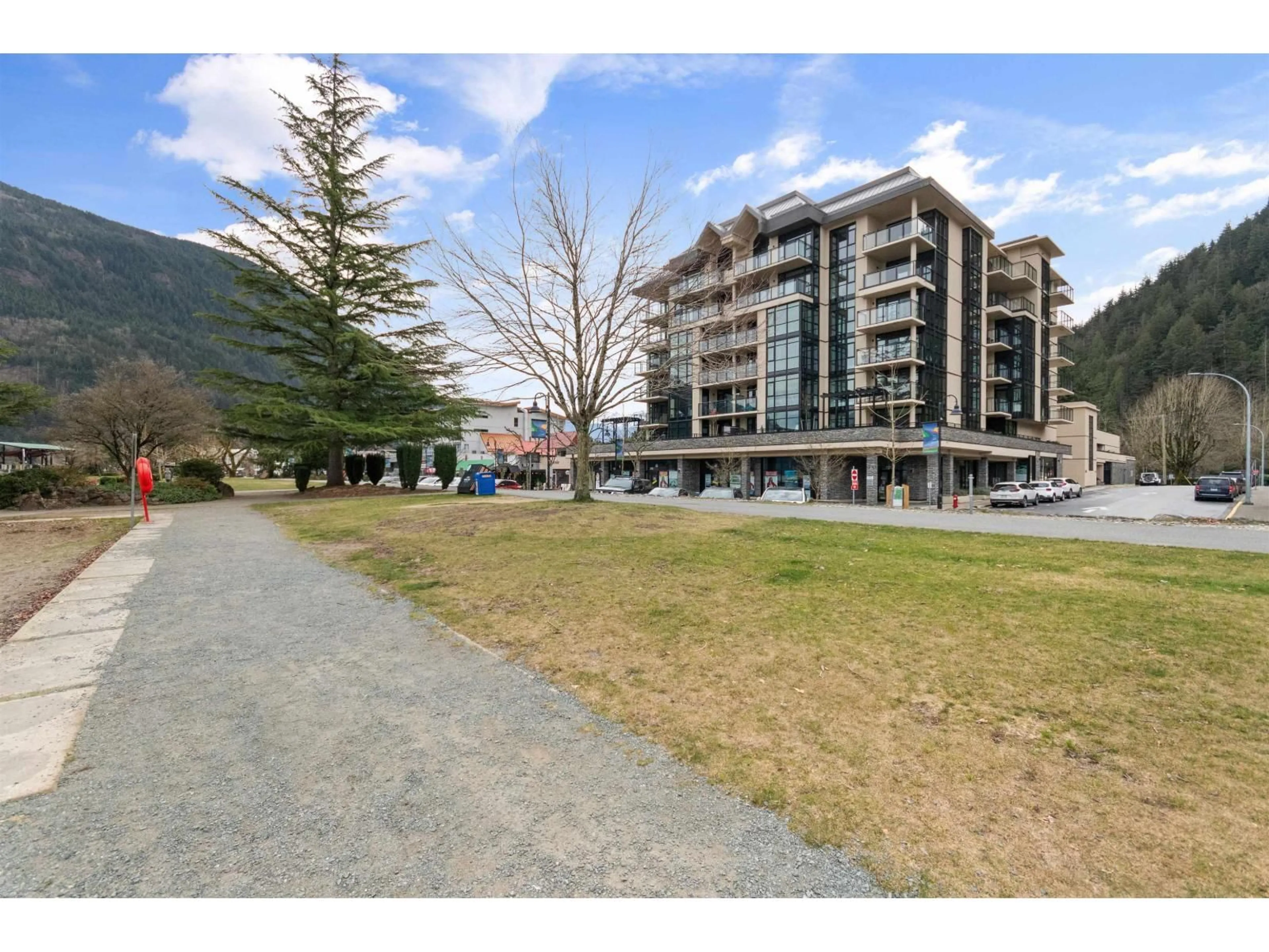 Blurry image for 508 - 120 ESPLANADE AVENUE, Harrison Hot Springs British Columbia V0M1K0