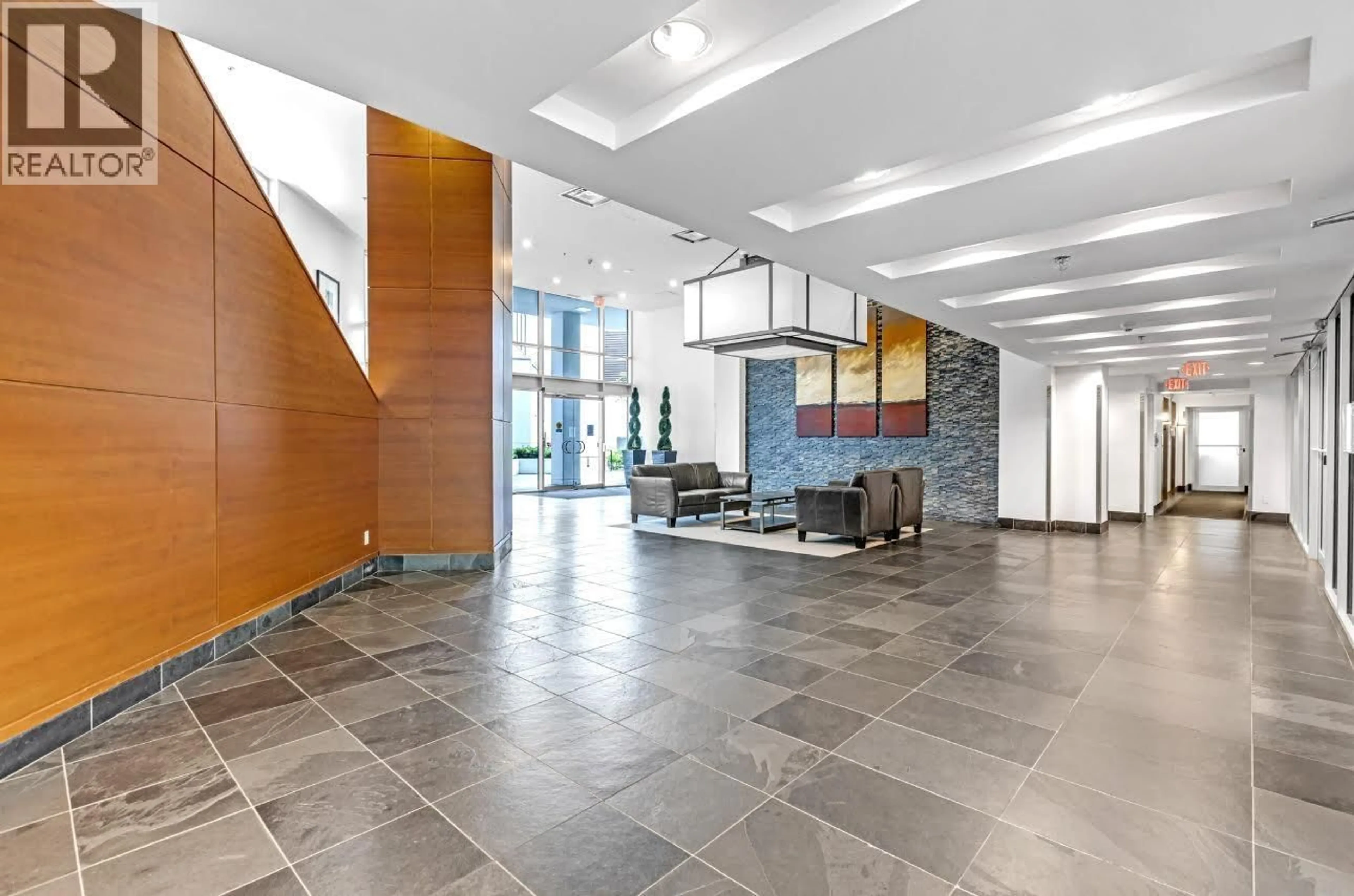 Indoor foyer for 1103 - 2979 GLEN DRIVE, Coquitlam British Columbia V3B0B2