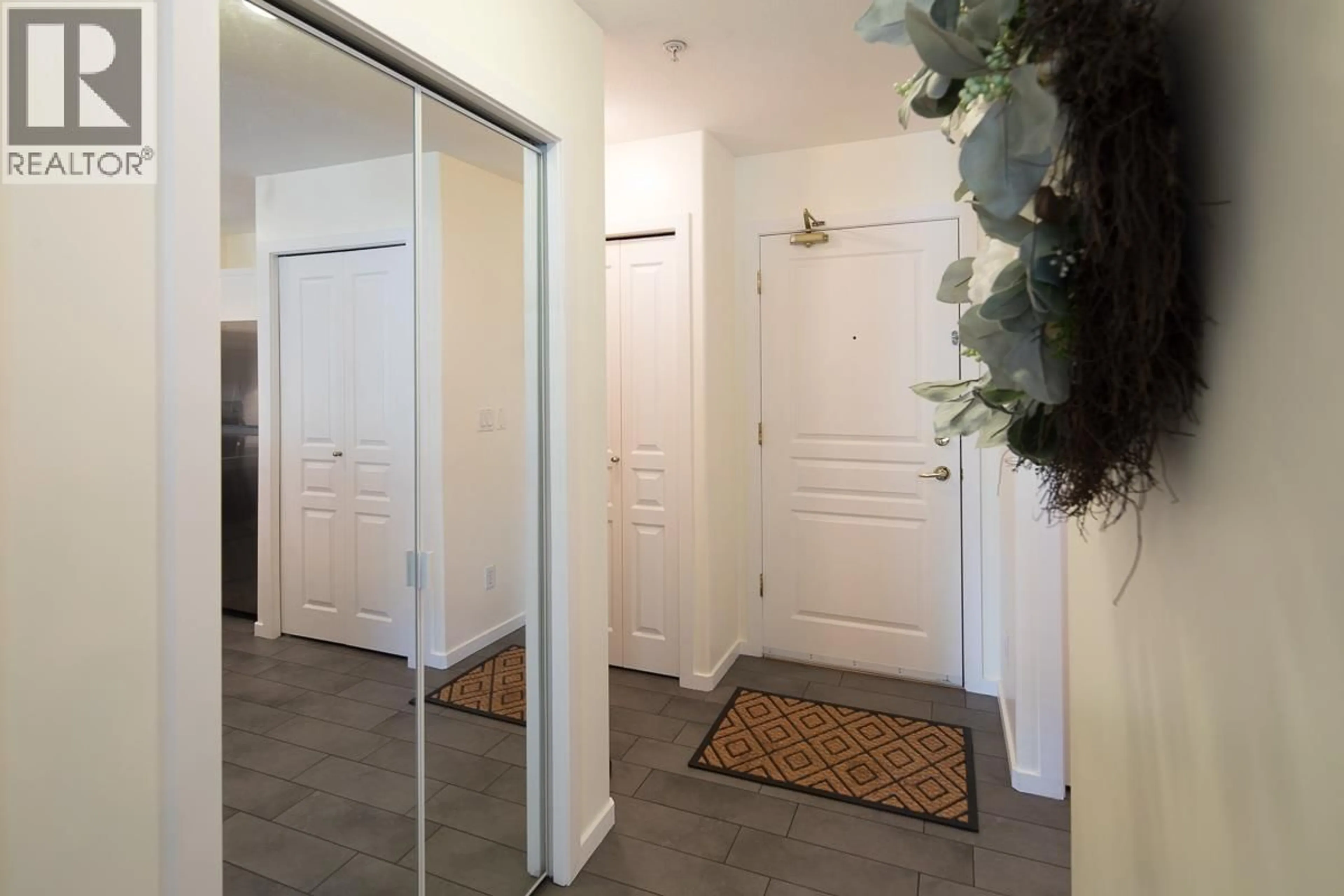 Indoor entryway for 502 - 214 ELEVENTH STREET, New Westminster British Columbia V3M4C9