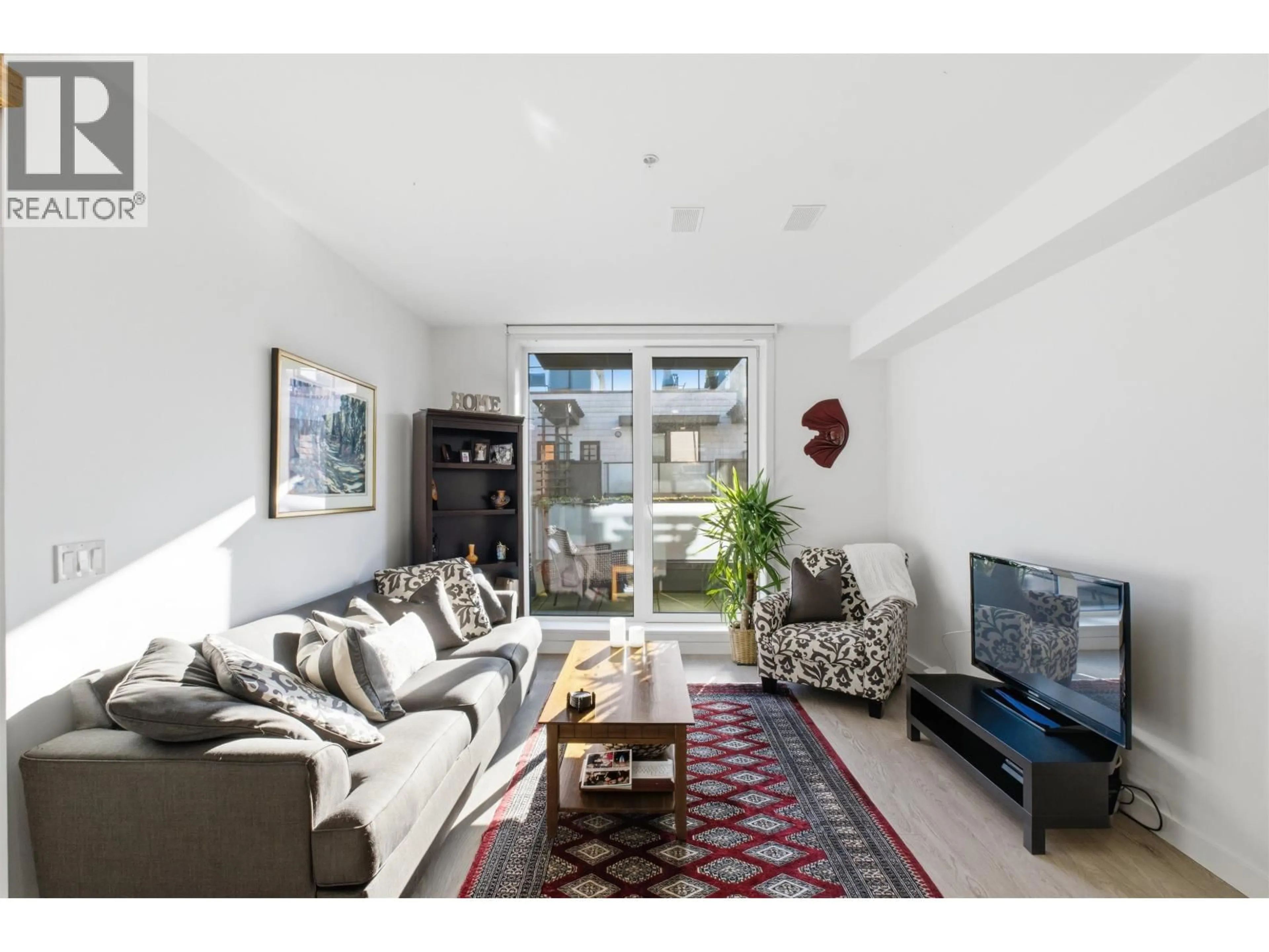 Living room with furniture, unknown for 33 - 720 3RD STREET, North Vancouver British Columbia V7L0G7