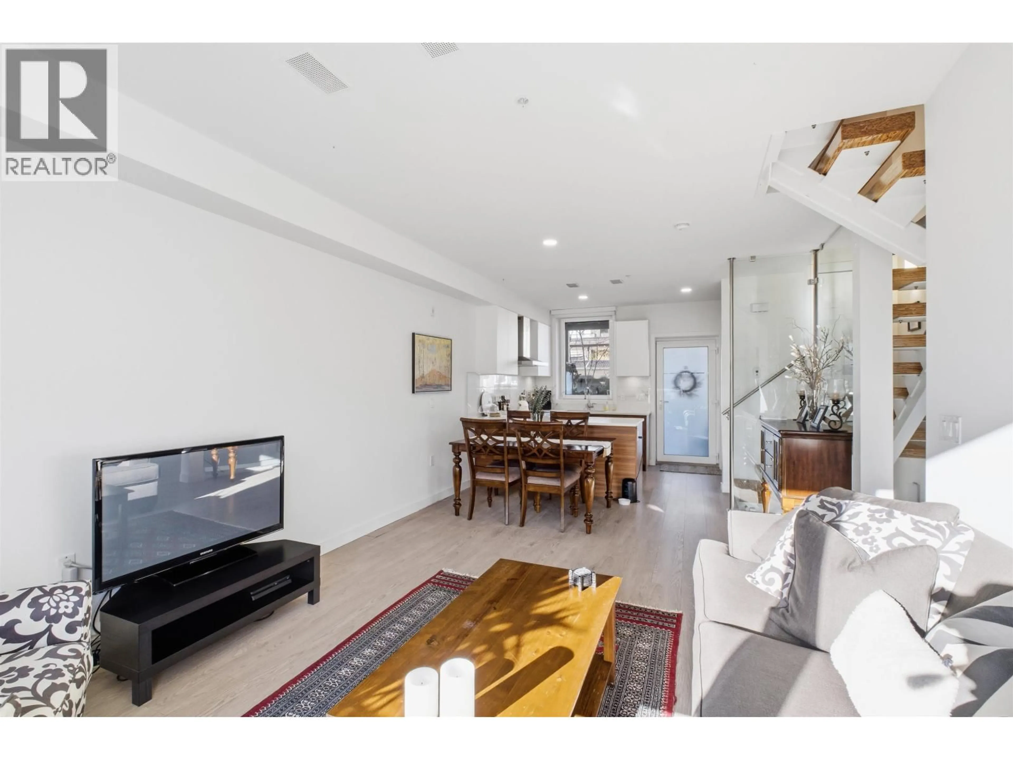 Living room with furniture, unknown for 33 - 720 3RD STREET, North Vancouver British Columbia V7L0G7