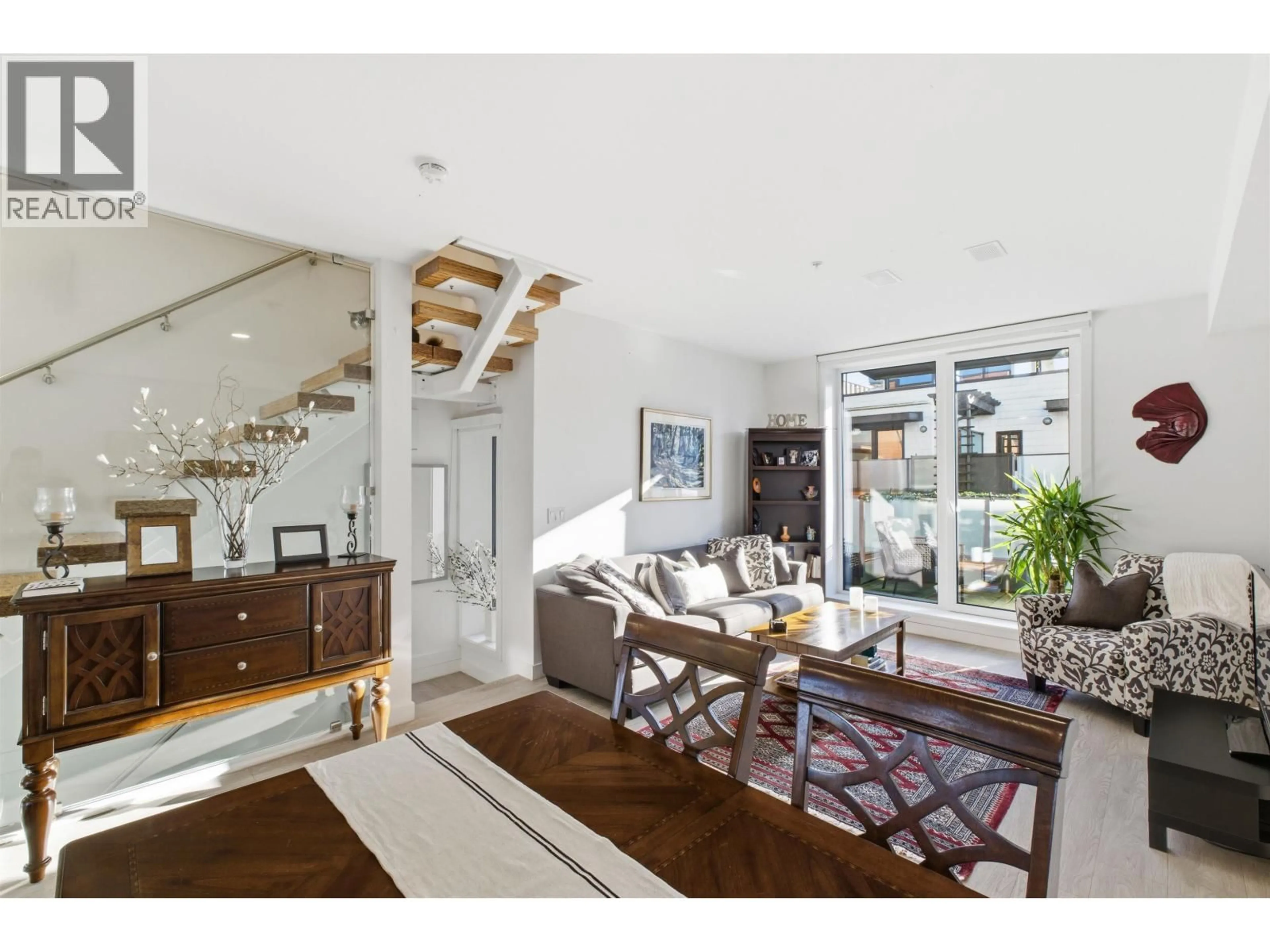 Unknown for 33 - 720 3RD STREET, North Vancouver British Columbia V7L0G7