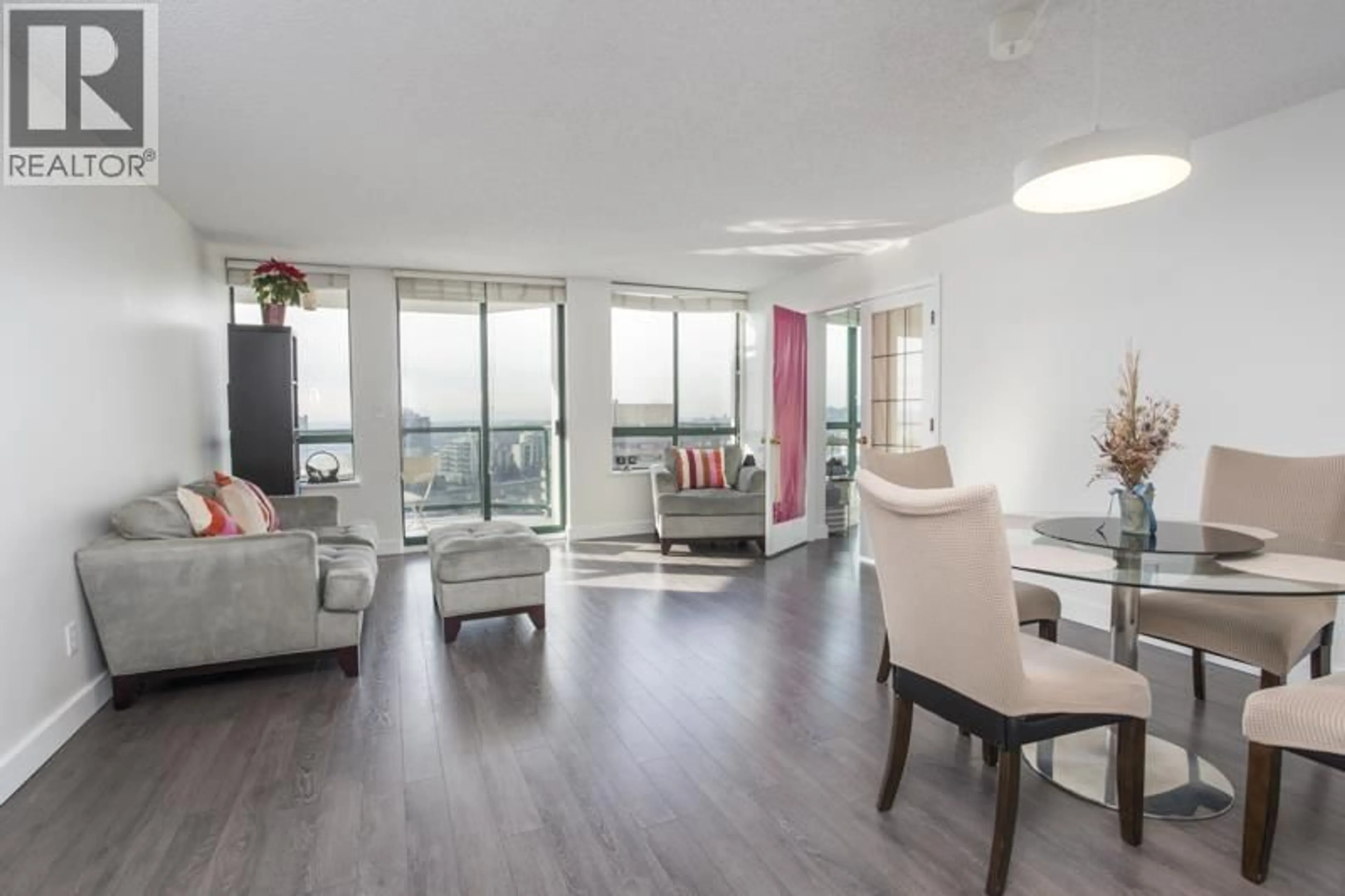 Living room with furniture, wood/laminate floor for 1104 - 121 TENTH STREET, New Westminster British Columbia V3M3X7