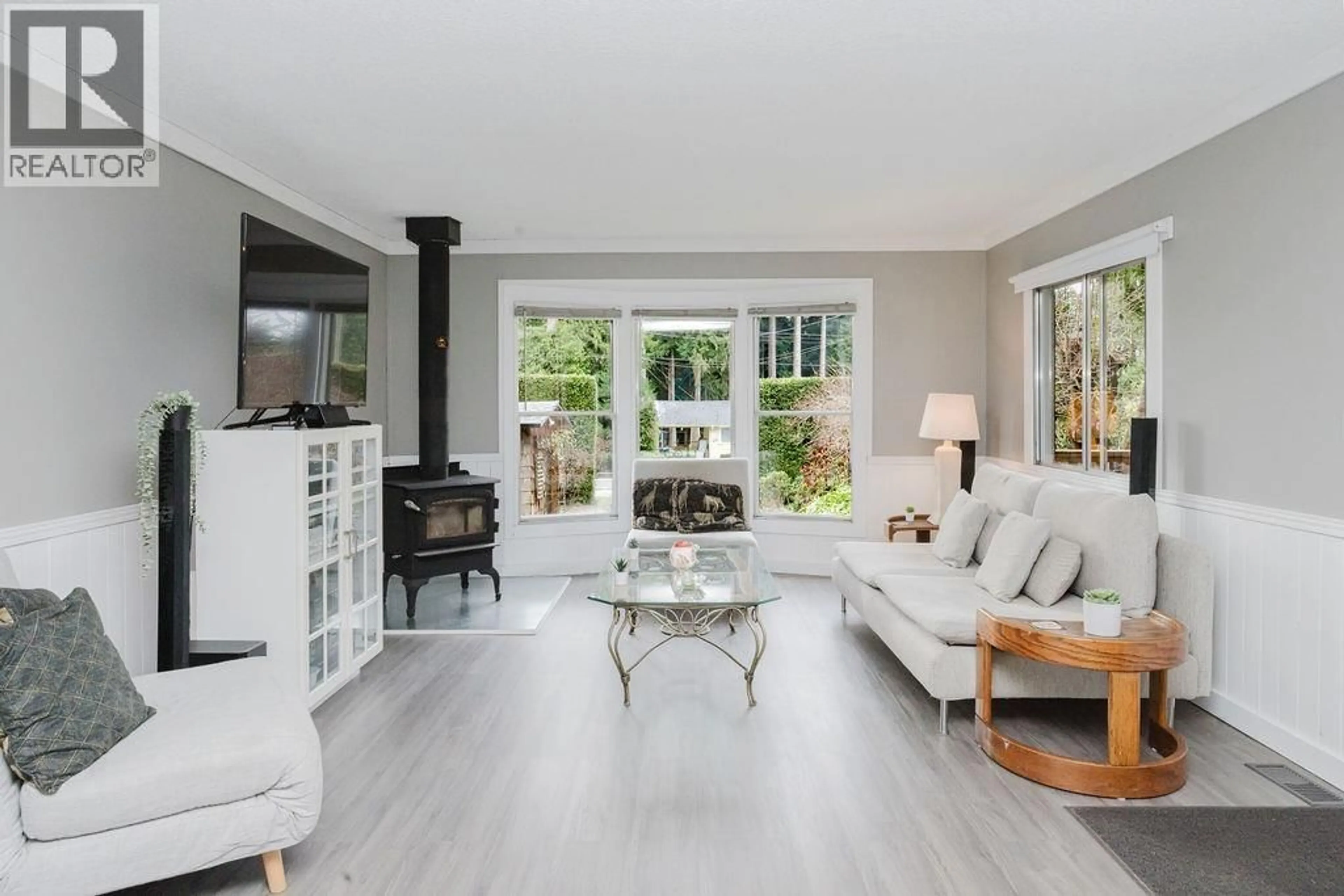 Living room with furniture, unknown for 3366 RICHARDS ROAD, Roberts Creek British Columbia V0N2W2