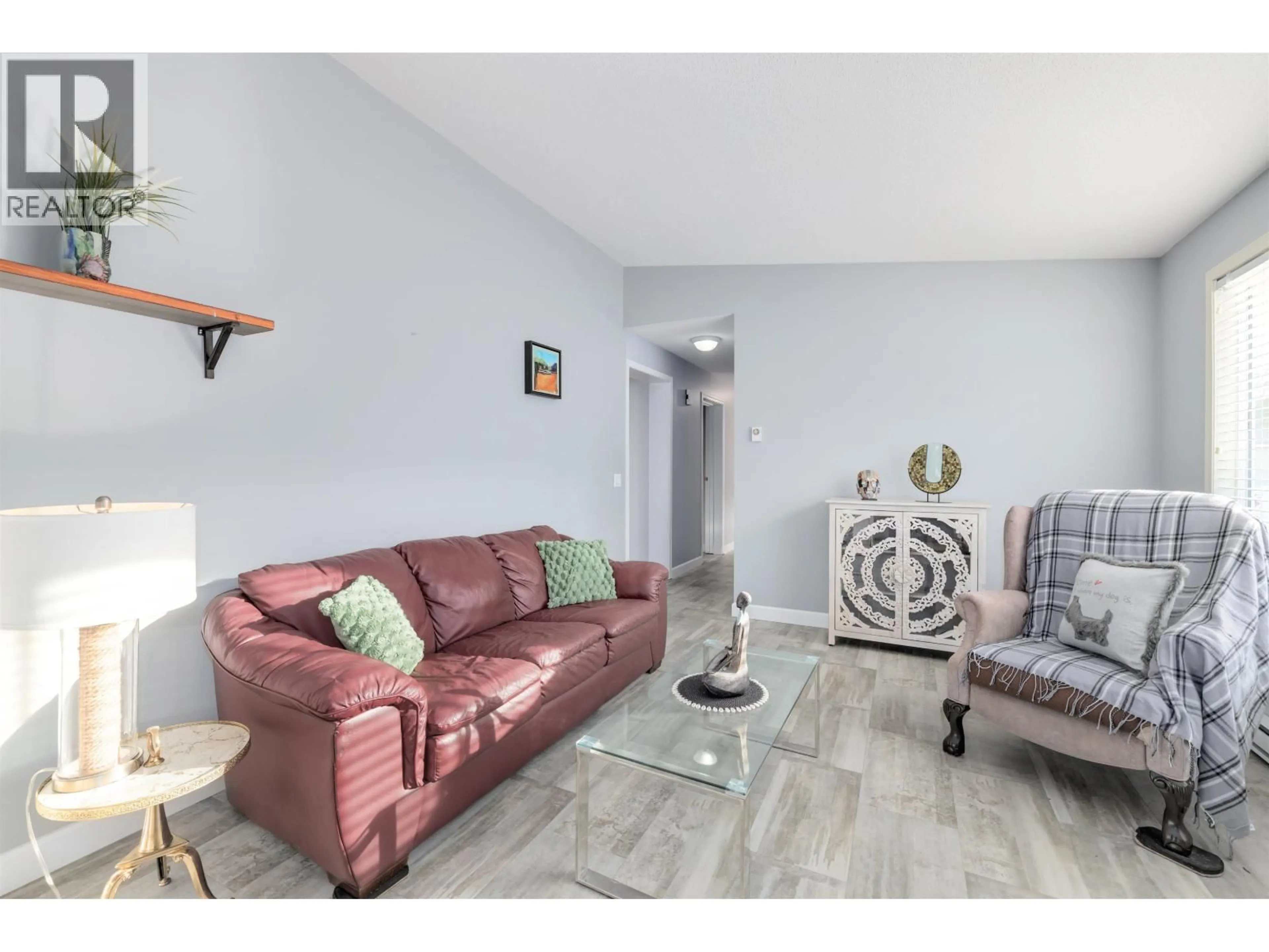 Living room with furniture, wood/laminate floor for 5371 REGATTA WAY, Ladner British Columbia V4K4R9