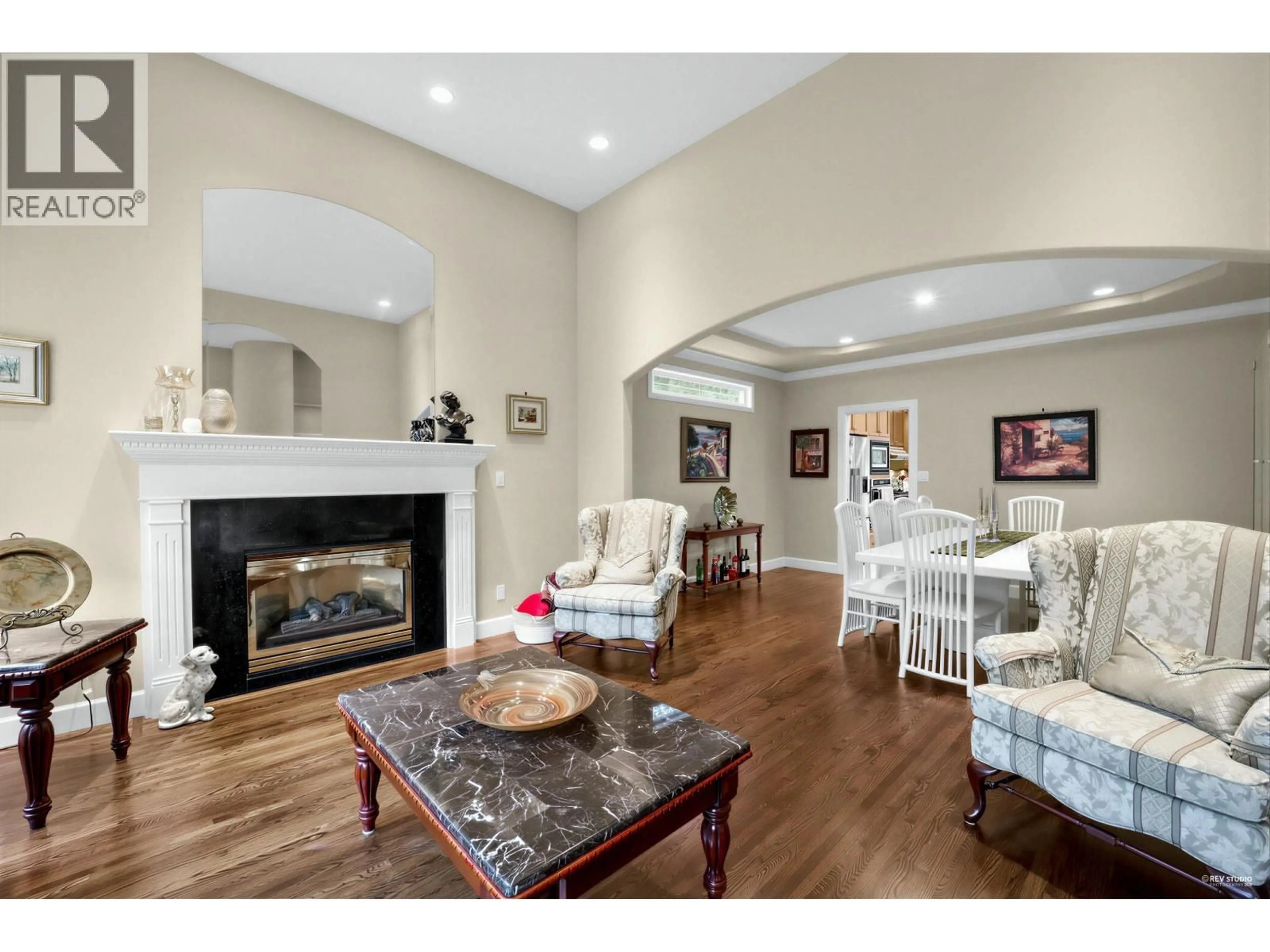 Living room with furniture, wood/laminate floor for 2244 EDGEMONT BOULEVARD, North Vancouver British Columbia V7P2K9