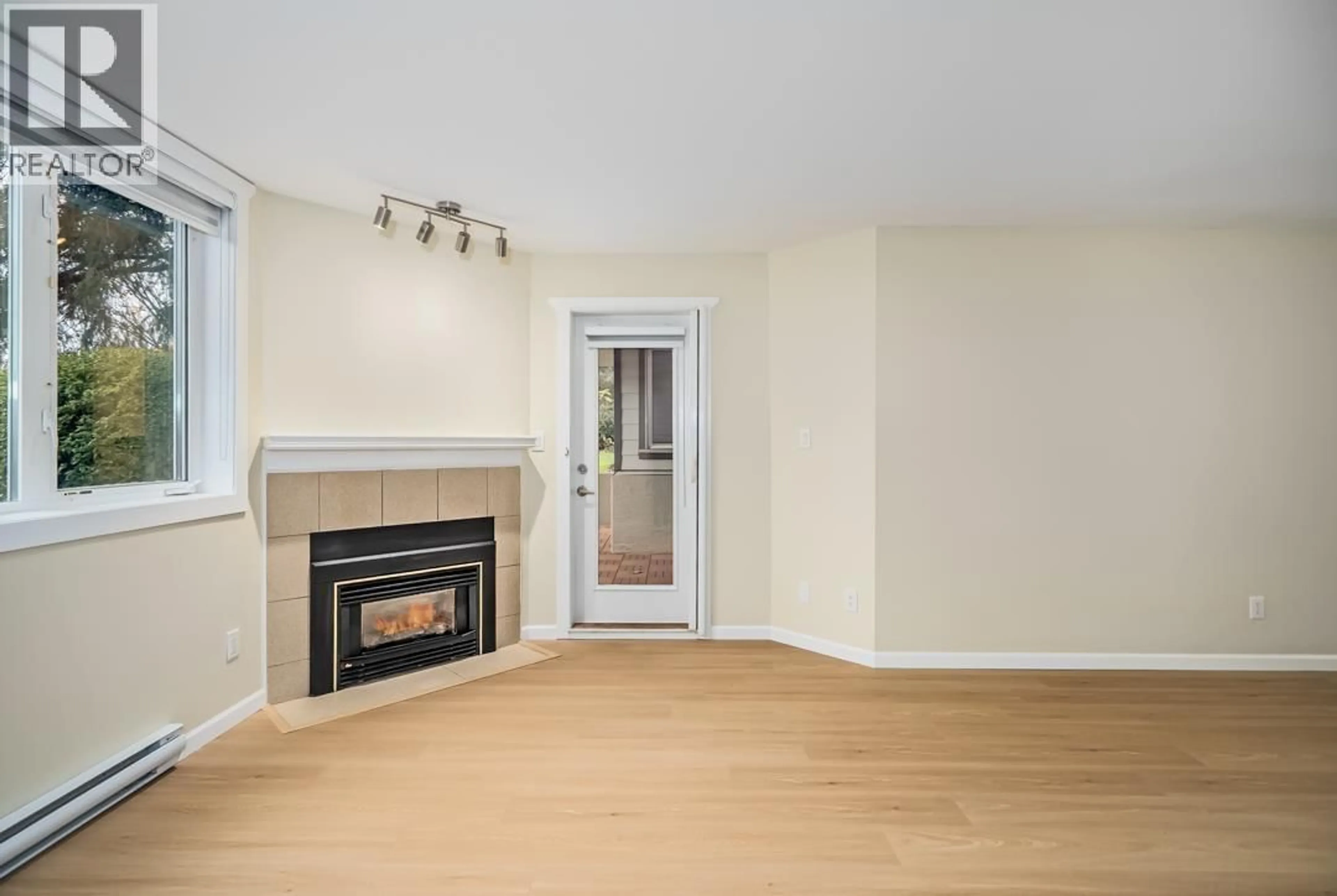 A pic of a room for 110 - 6707 SOUTHPOINT DRIVE, Burnaby British Columbia V3N4V8