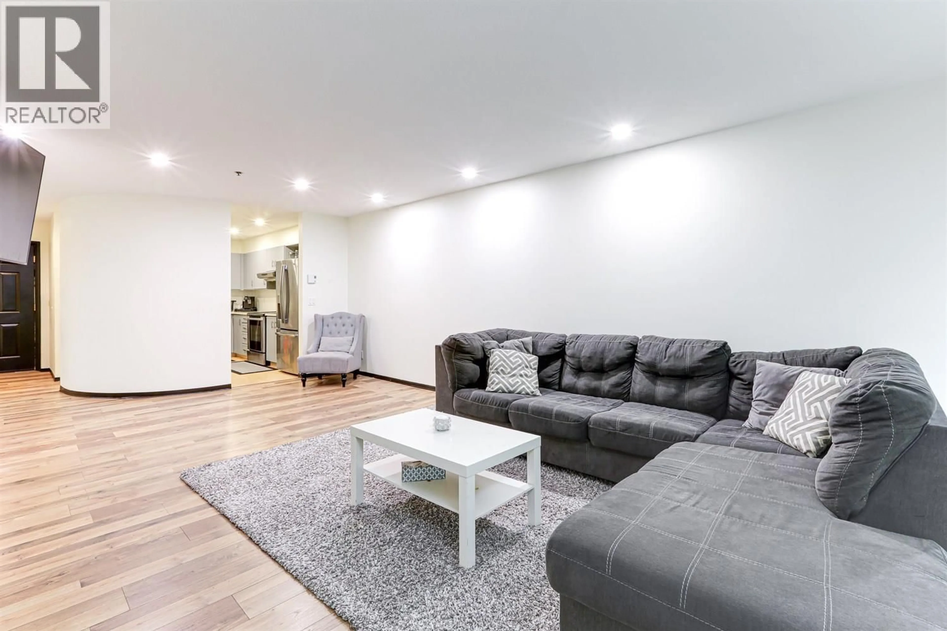 Living room with furniture, unknown for 505 - 6737 STATION HILL COURT, Burnaby British Columbia V3N4V2