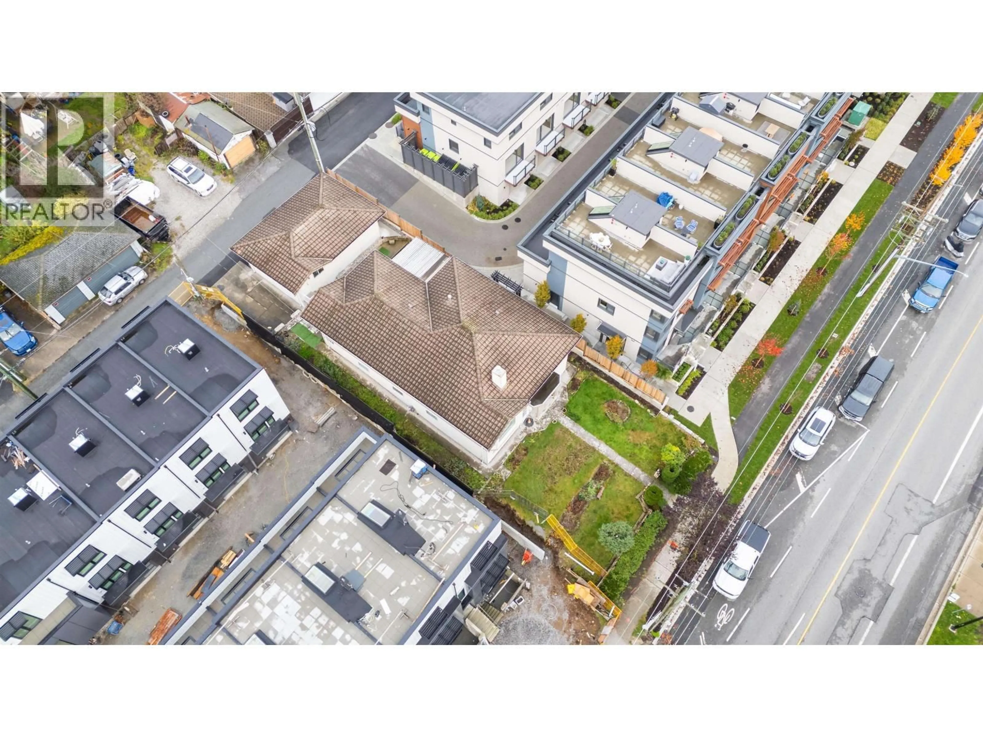 A pic from outside/outdoor area/front of a property/back of a property/a pic from drone, street for 612 3RD STREET, North Vancouver British Columbia V7L1G7