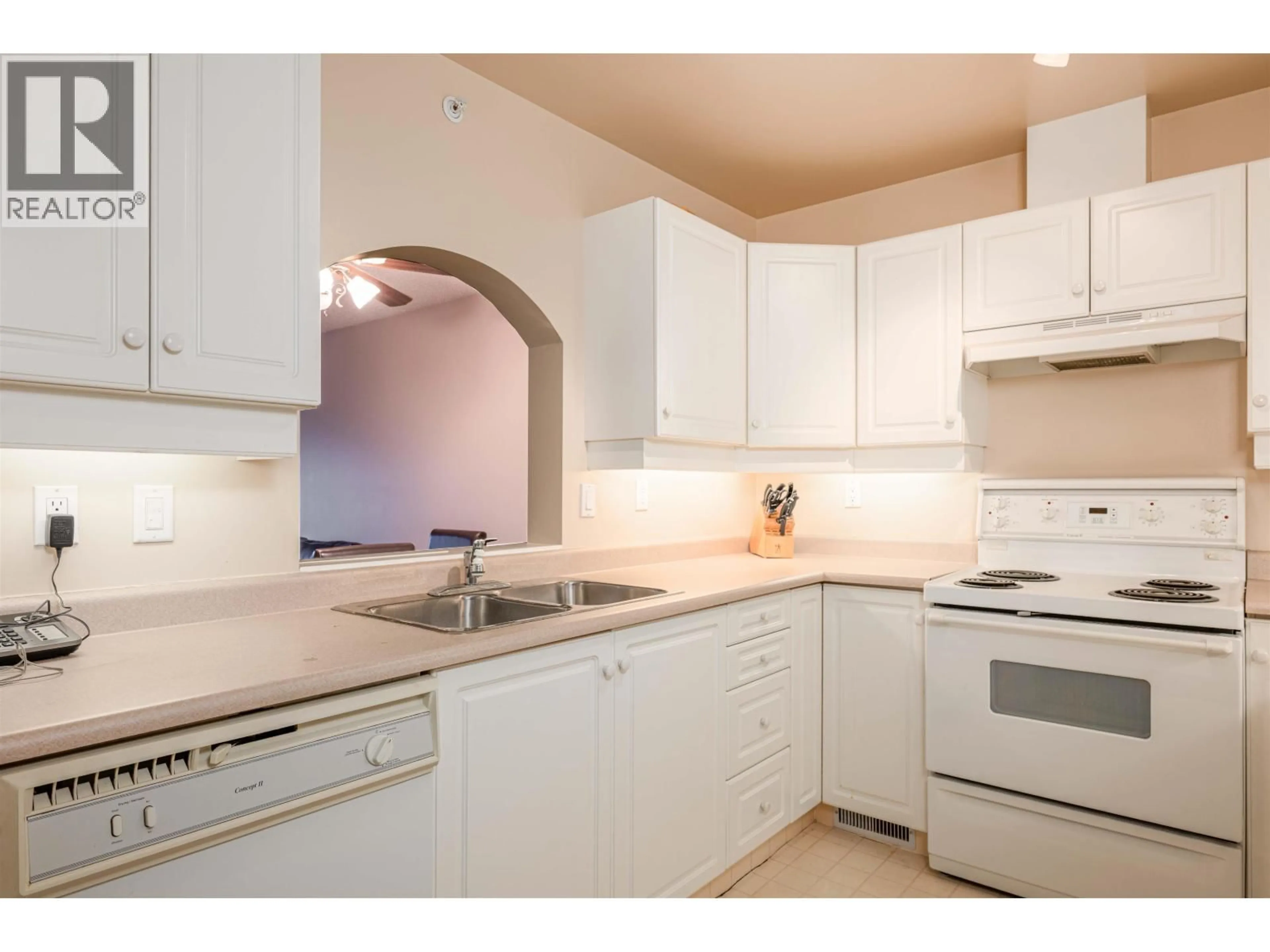 Standard kitchen, unknown for 402 - 1638 6TH AVENUE, Prince George British Columbia V2L3N6