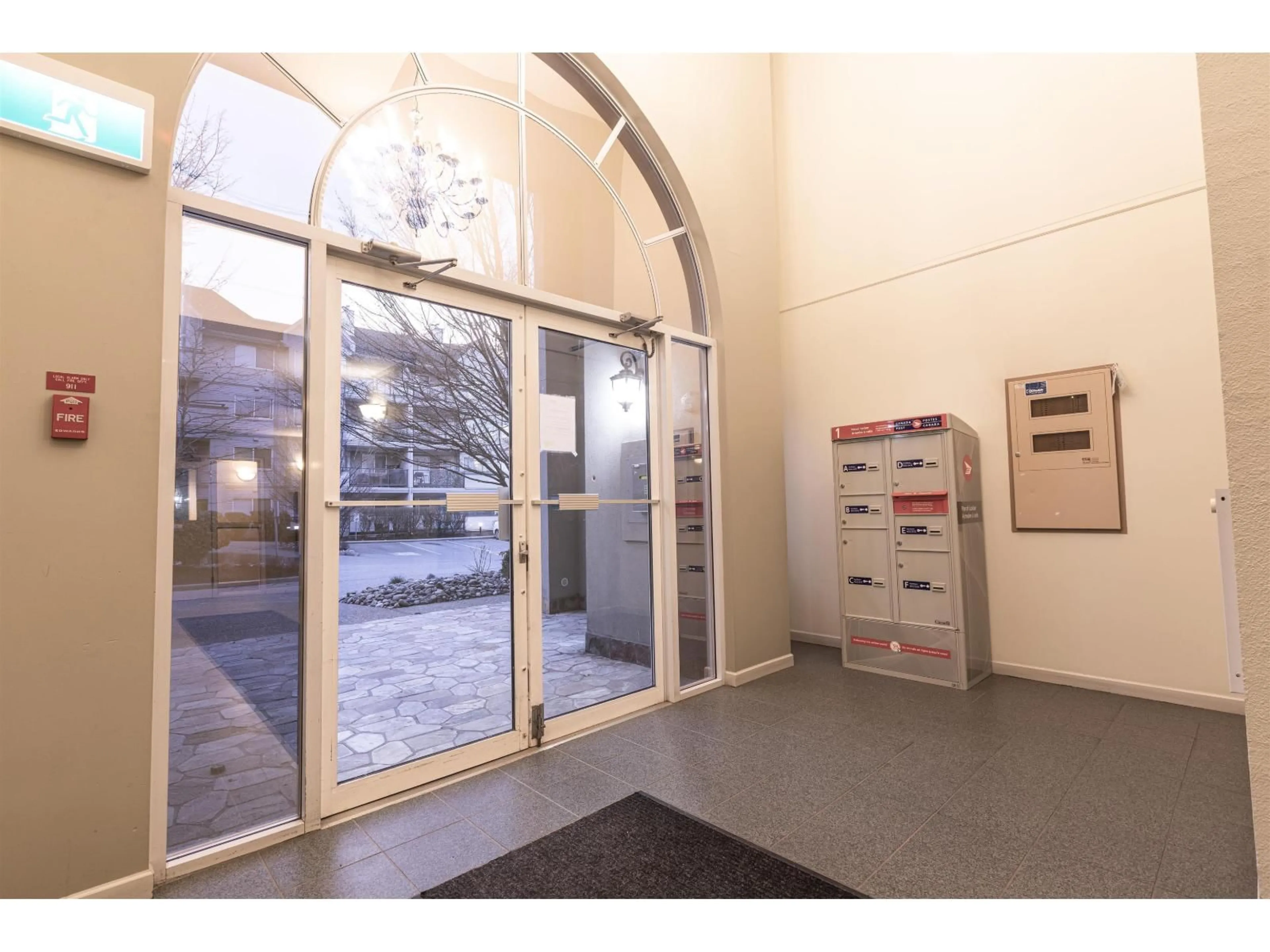 Indoor foyer for 210 - 33718 KING ROAD, Abbotsford British Columbia V2S8J3