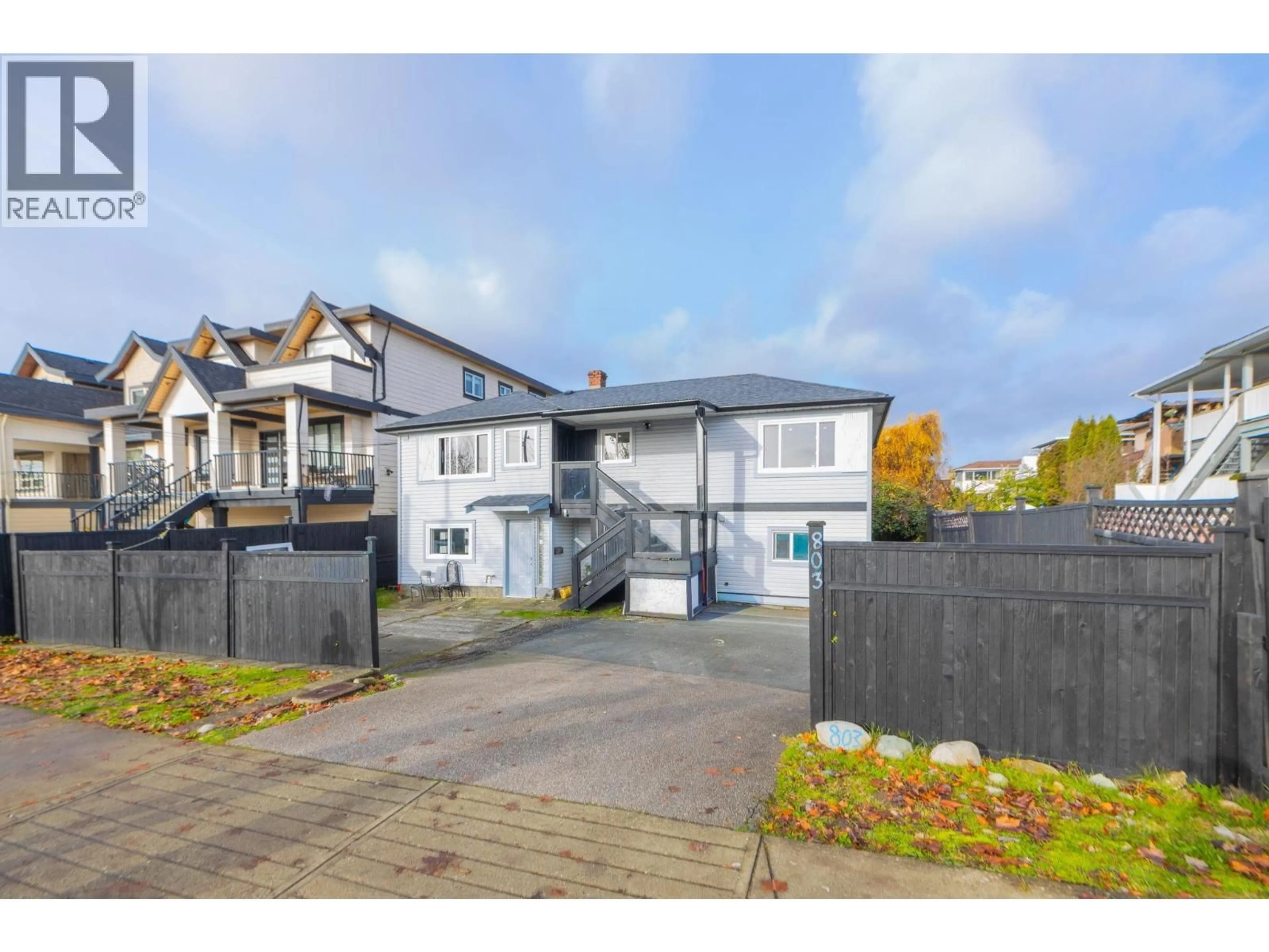 A pic from outside/outdoor area/front of a property/back of a property/a pic from drone, street for 803 EWEN AVENUE, New Westminster British Columbia V3M5C6