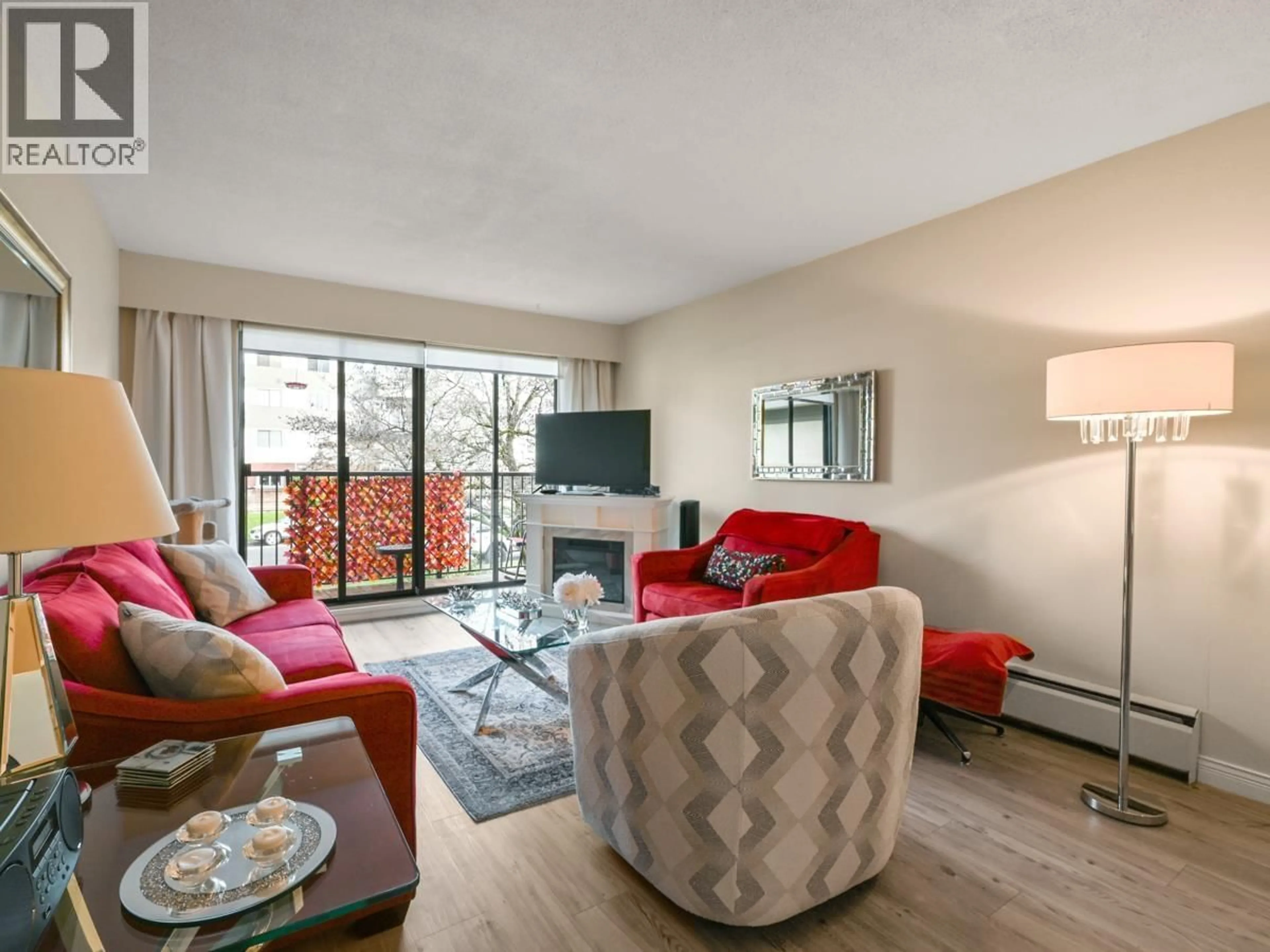 Living room with furniture, unknown for 205 - 307 2ND STREET, North Vancouver British Columbia V7M1E2