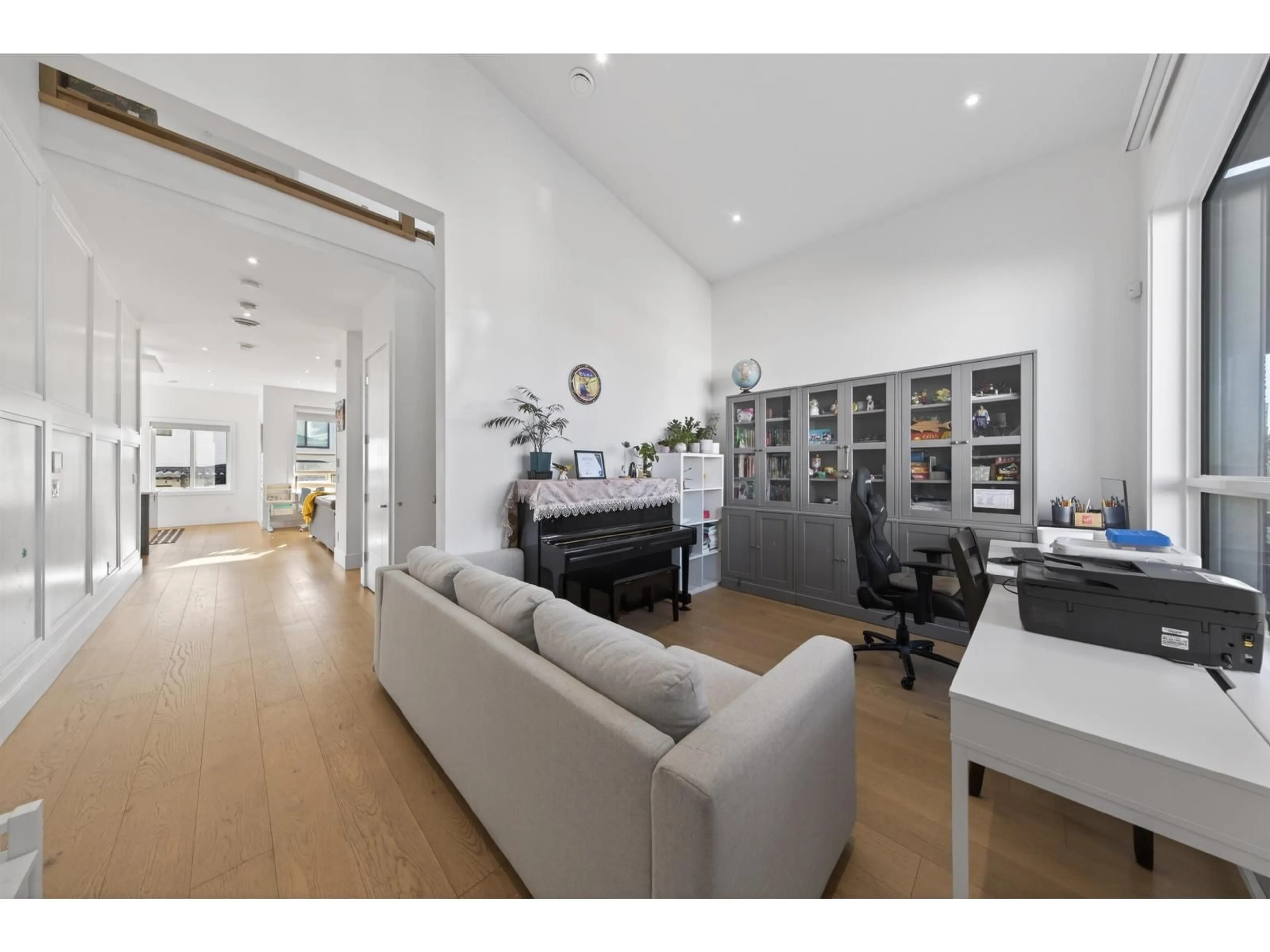 Living room with furniture, unknown for 16764 18A AVENUE, Surrey British Columbia V3Z9X5