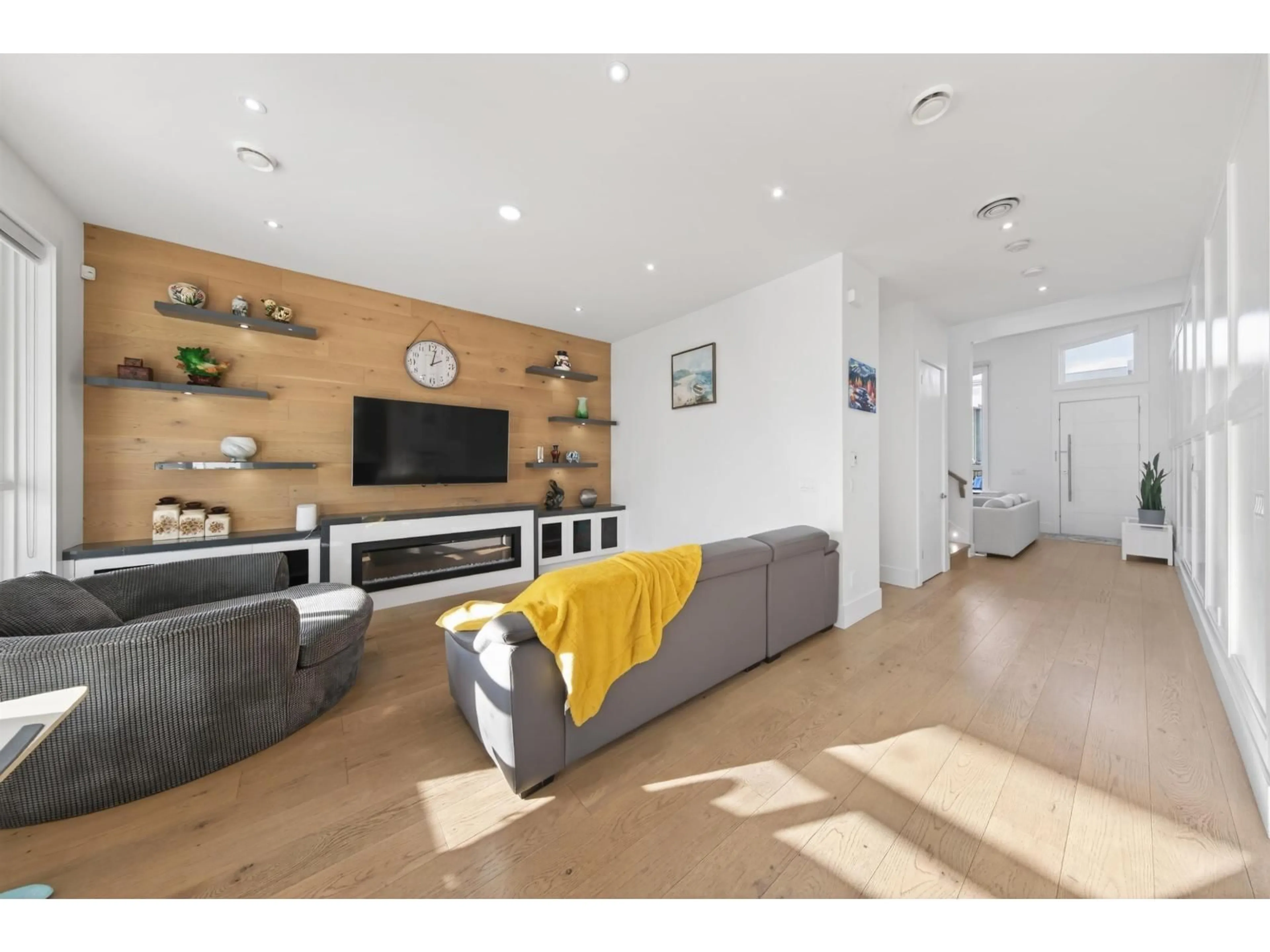 Living room with furniture, wood/laminate floor for 16764 18A AVENUE, Surrey British Columbia V3Z9X5