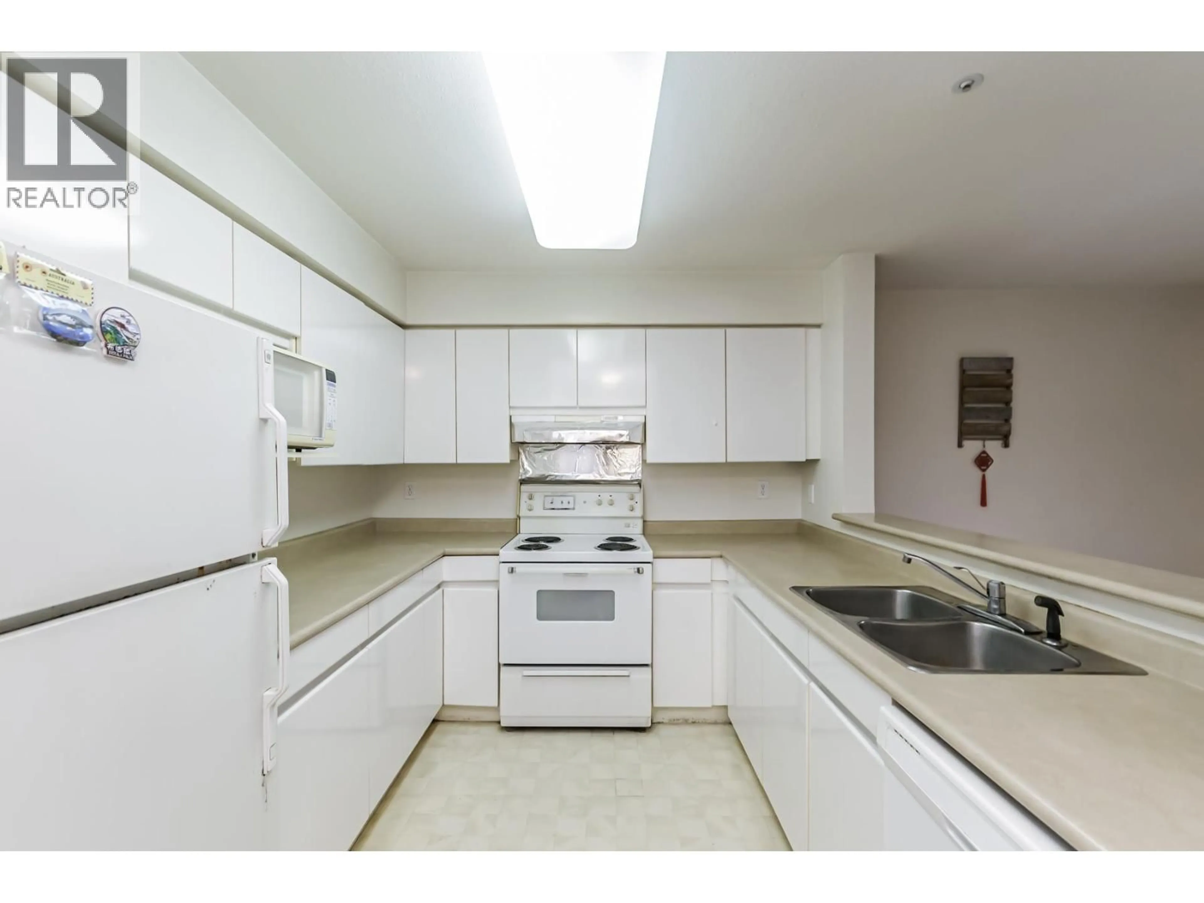 Standard kitchen, unknown for 305 - 3065 PRIMROSE LANE, Coquitlam British Columbia V3B7P7