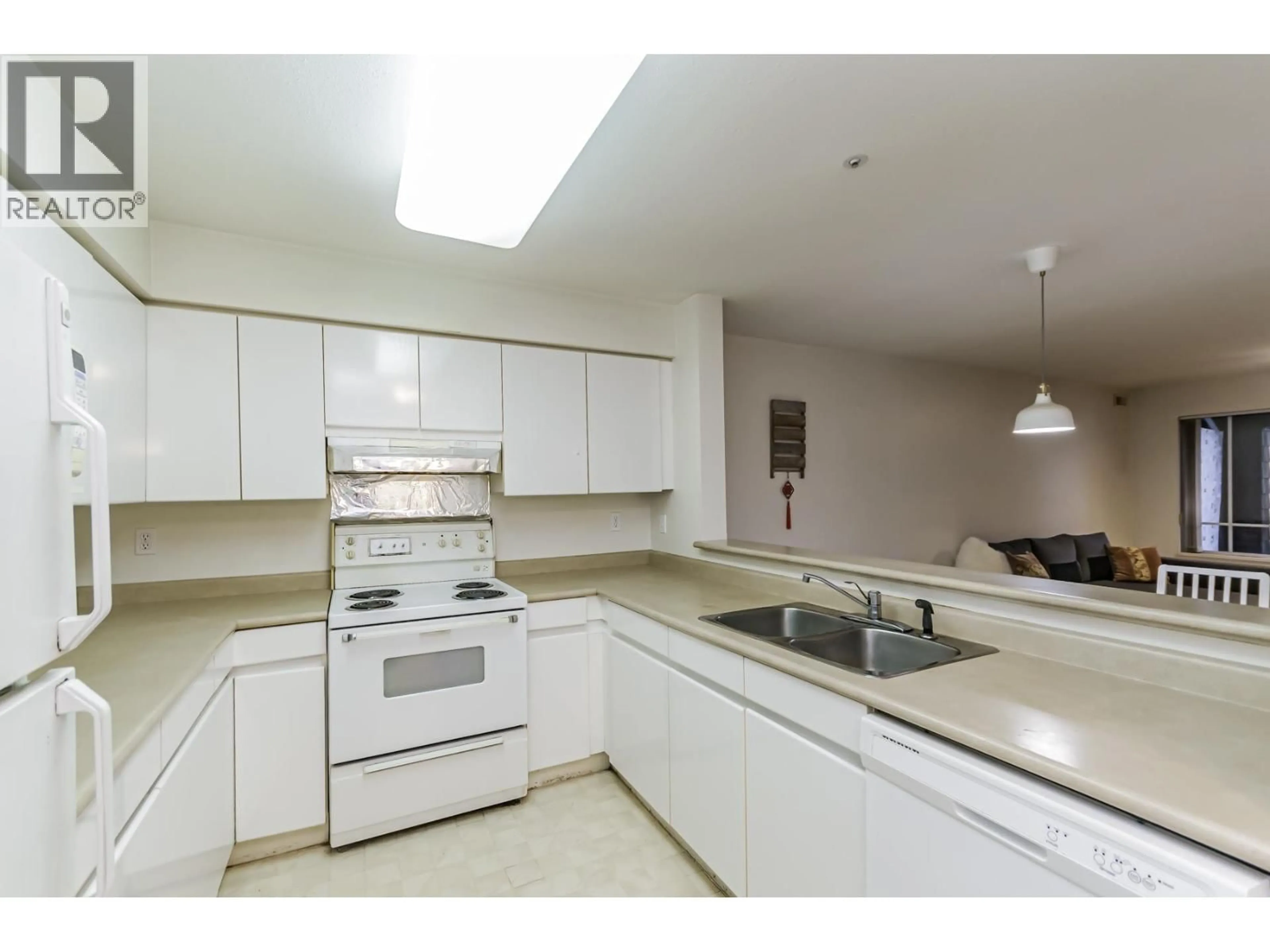 Standard kitchen, unknown for 305 - 3065 PRIMROSE LANE, Coquitlam British Columbia V3B7P7