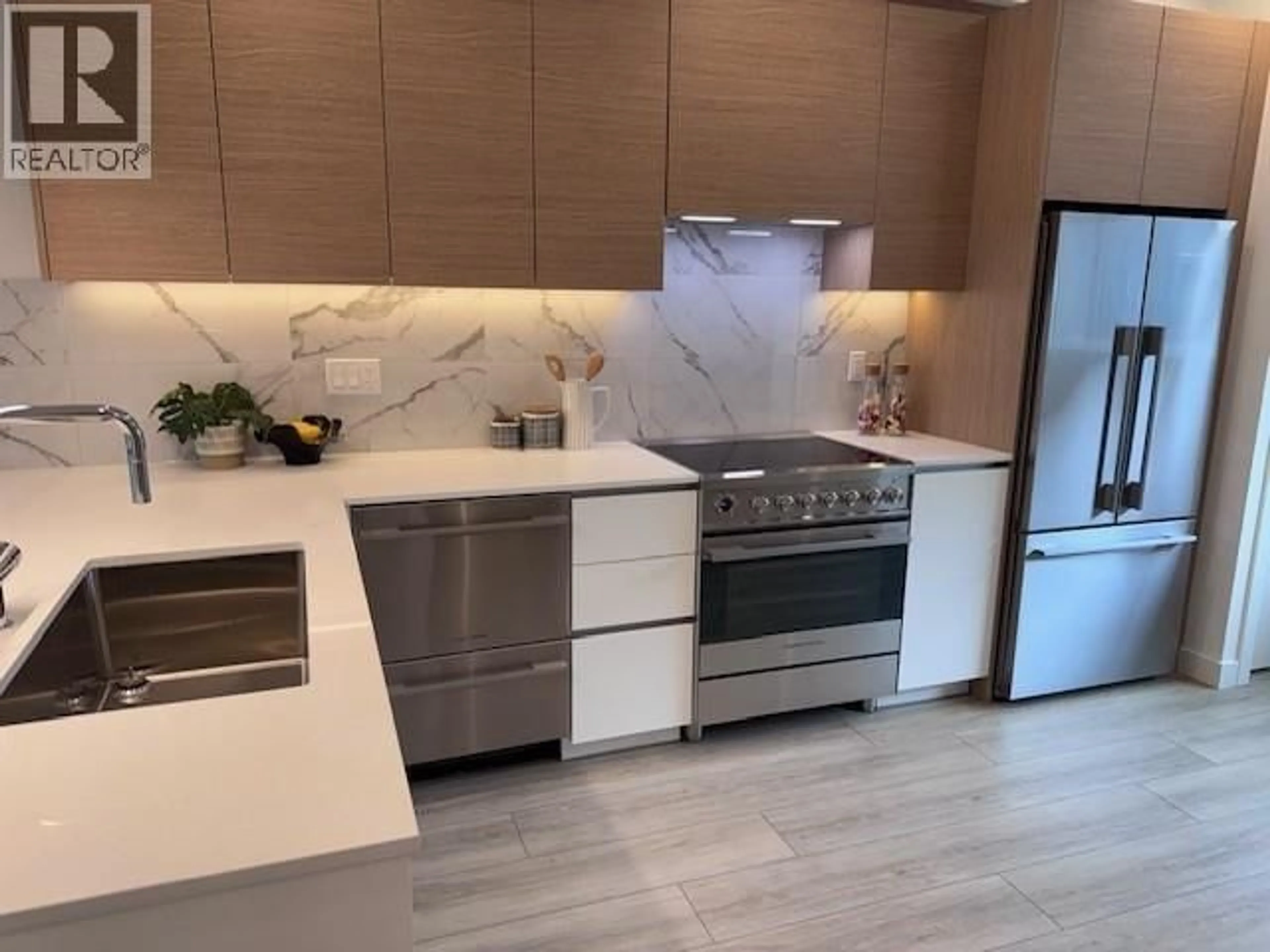 Contemporary kitchen, ceramic/tile floor for 32 - 4337 BOUNDARY ROAD, Richmond British Columbia V6V0C4