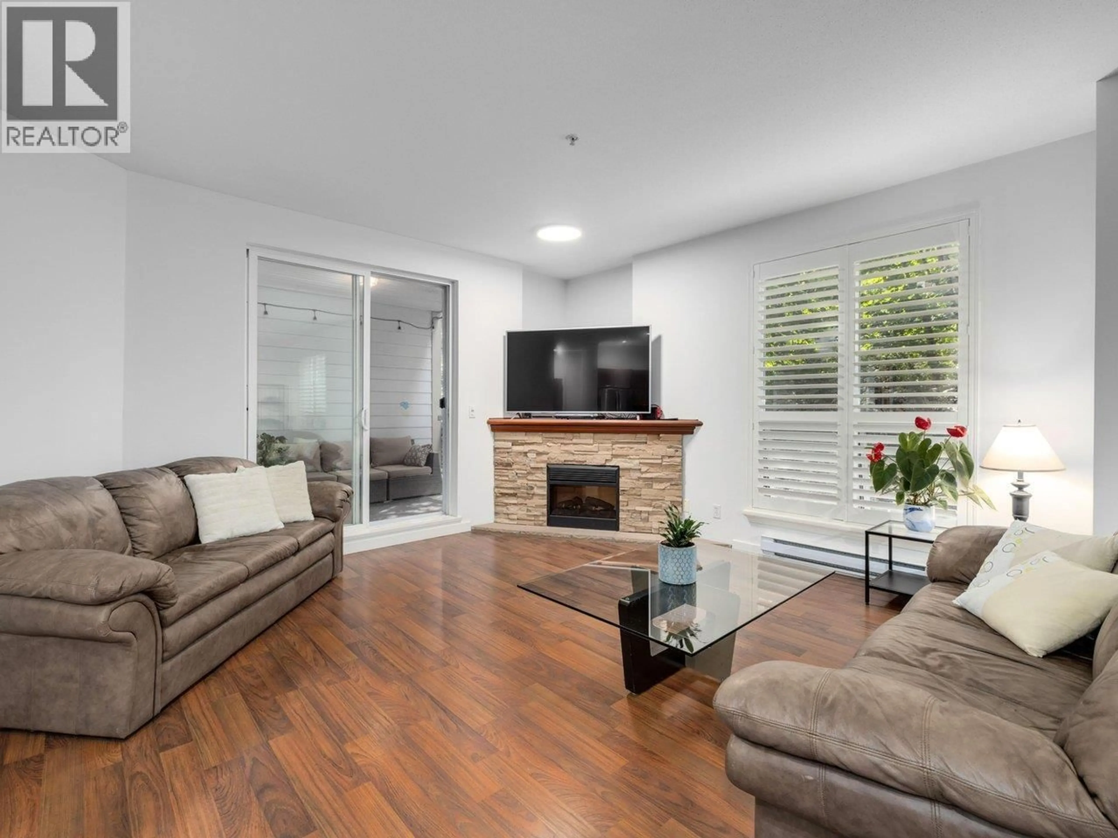 Living room with furniture, wood/laminate floor for 207 - 1175 55 STREET, Tsawwassen British Columbia V4M3J9