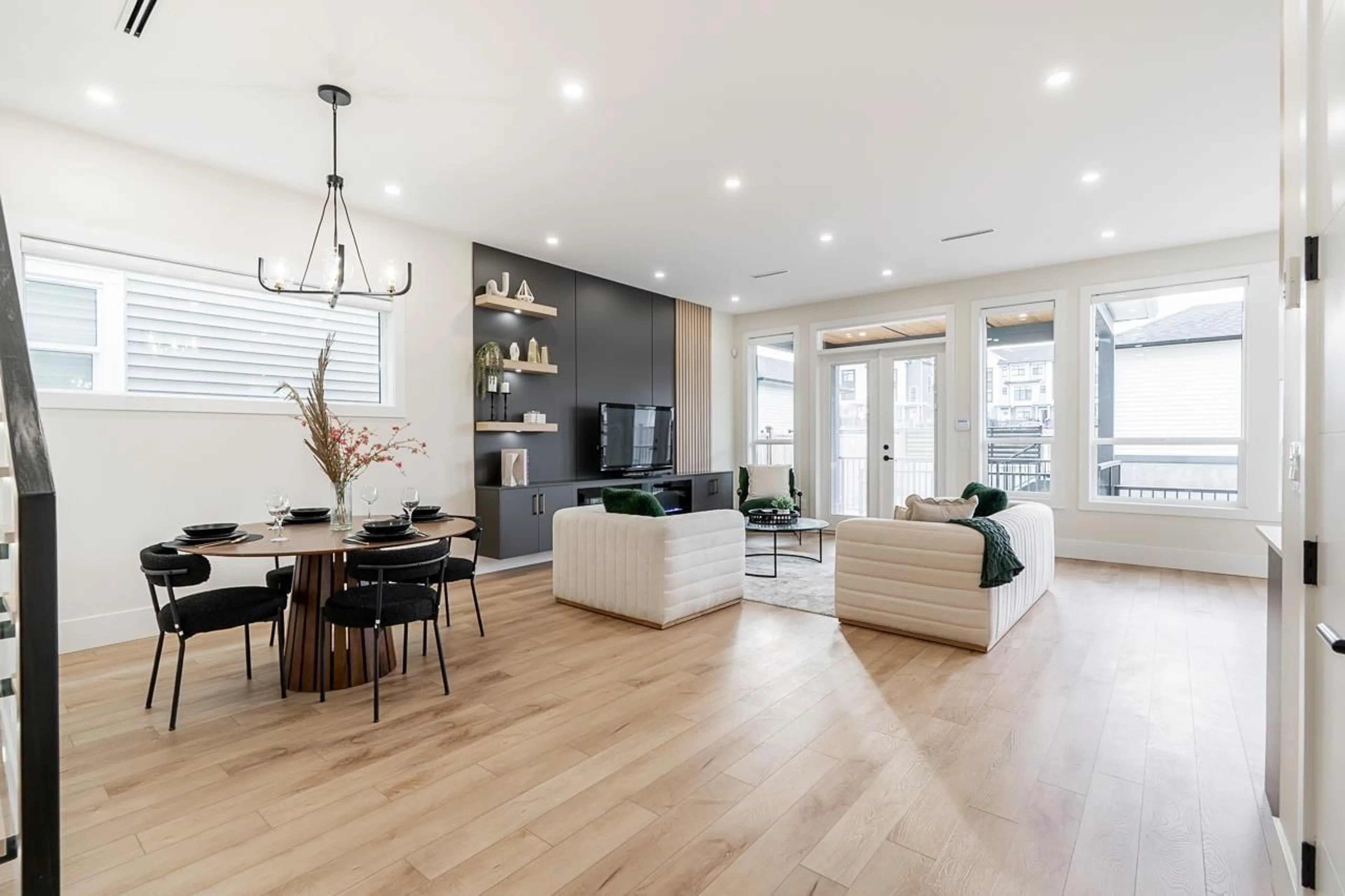 Living room with furniture, wood/laminate floor for 20130 82 AVENUE, Langley British Columbia V2Y2A8