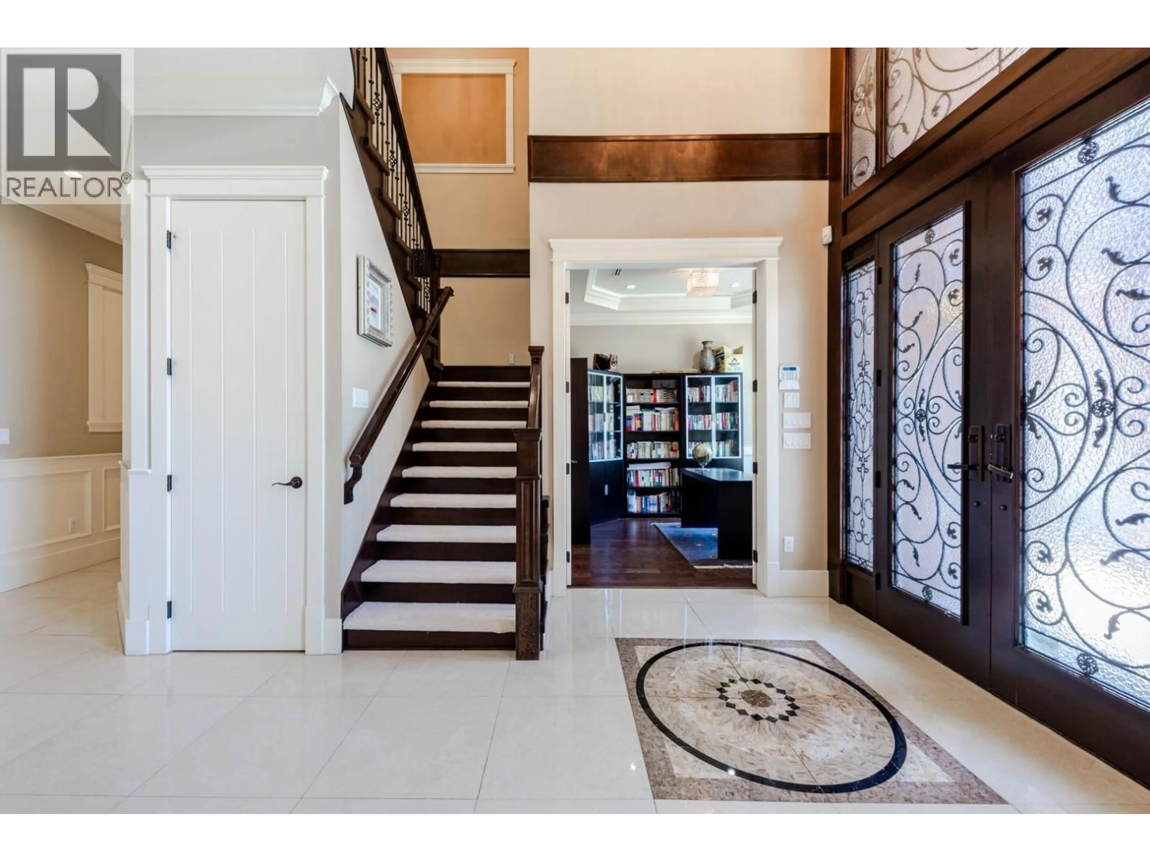 Indoor foyer for 5628 GIBBONS DRIVE, Richmond British Columbia V7C2C7