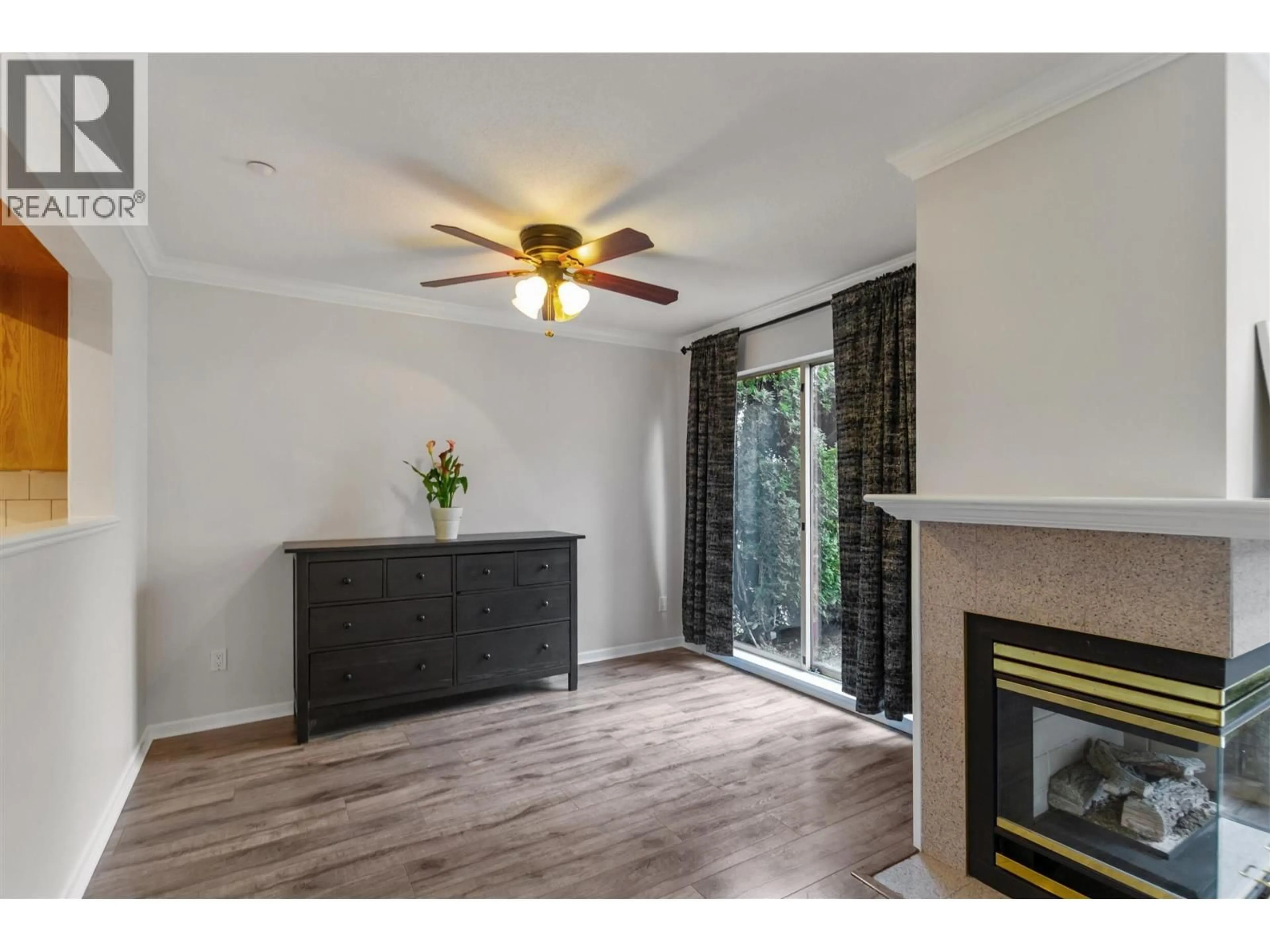 Living room with furniture, wood/laminate floor for 79 - 323 GOVERNORS COURT, New Westminster British Columbia V3L5S6