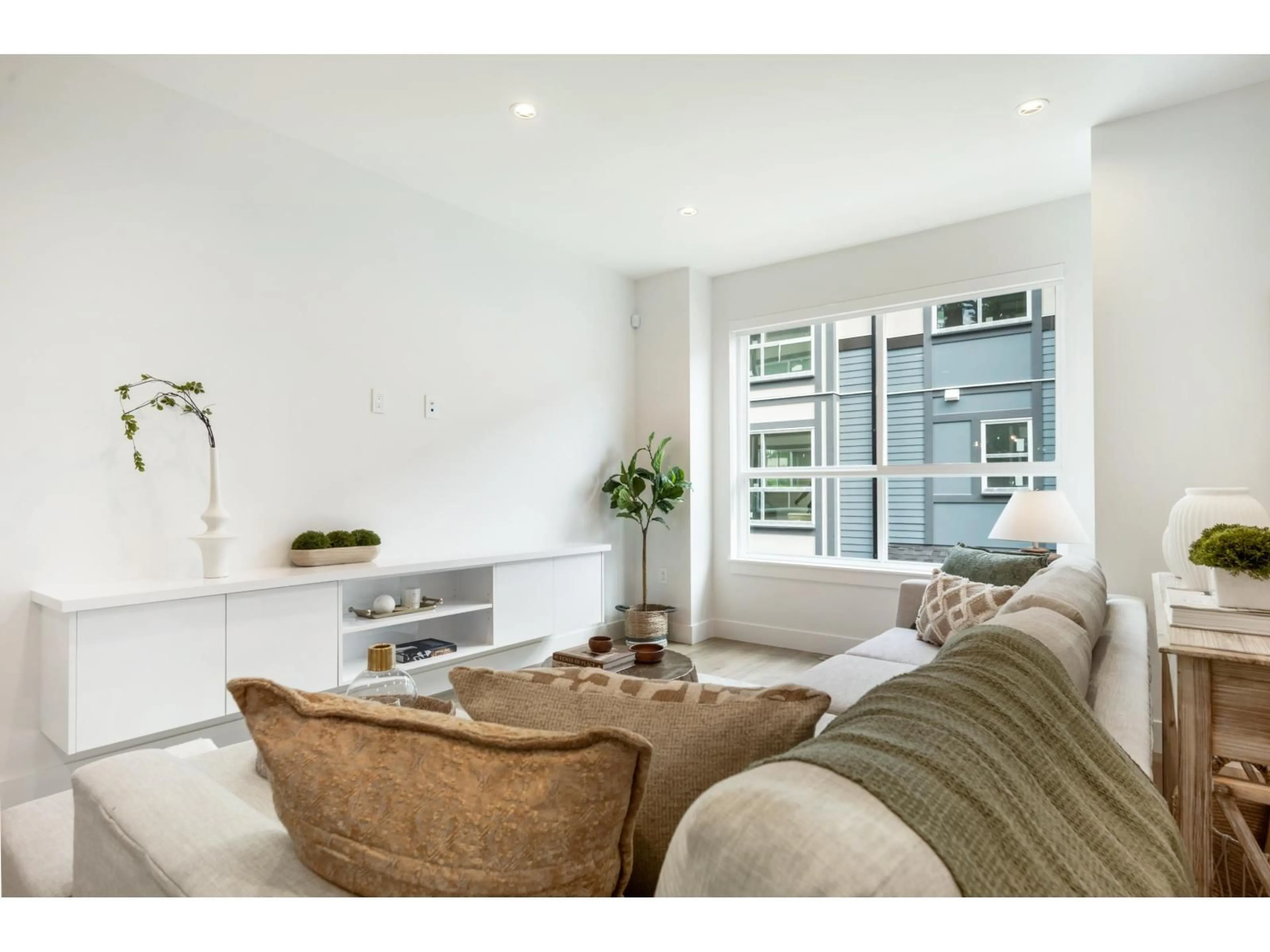 Living room with furniture, unknown for 33 - 6162 138 STREET, Surrey British Columbia V3X1E7