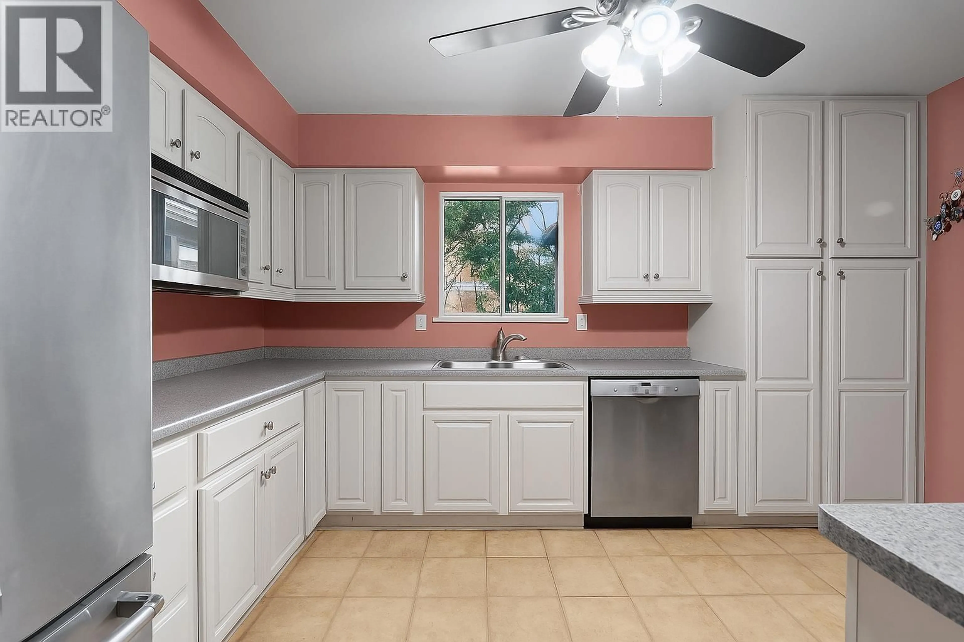 Standard kitchen, ceramic/tile floor for 11829 218 STREET, Maple Ridge British Columbia V2X7W1