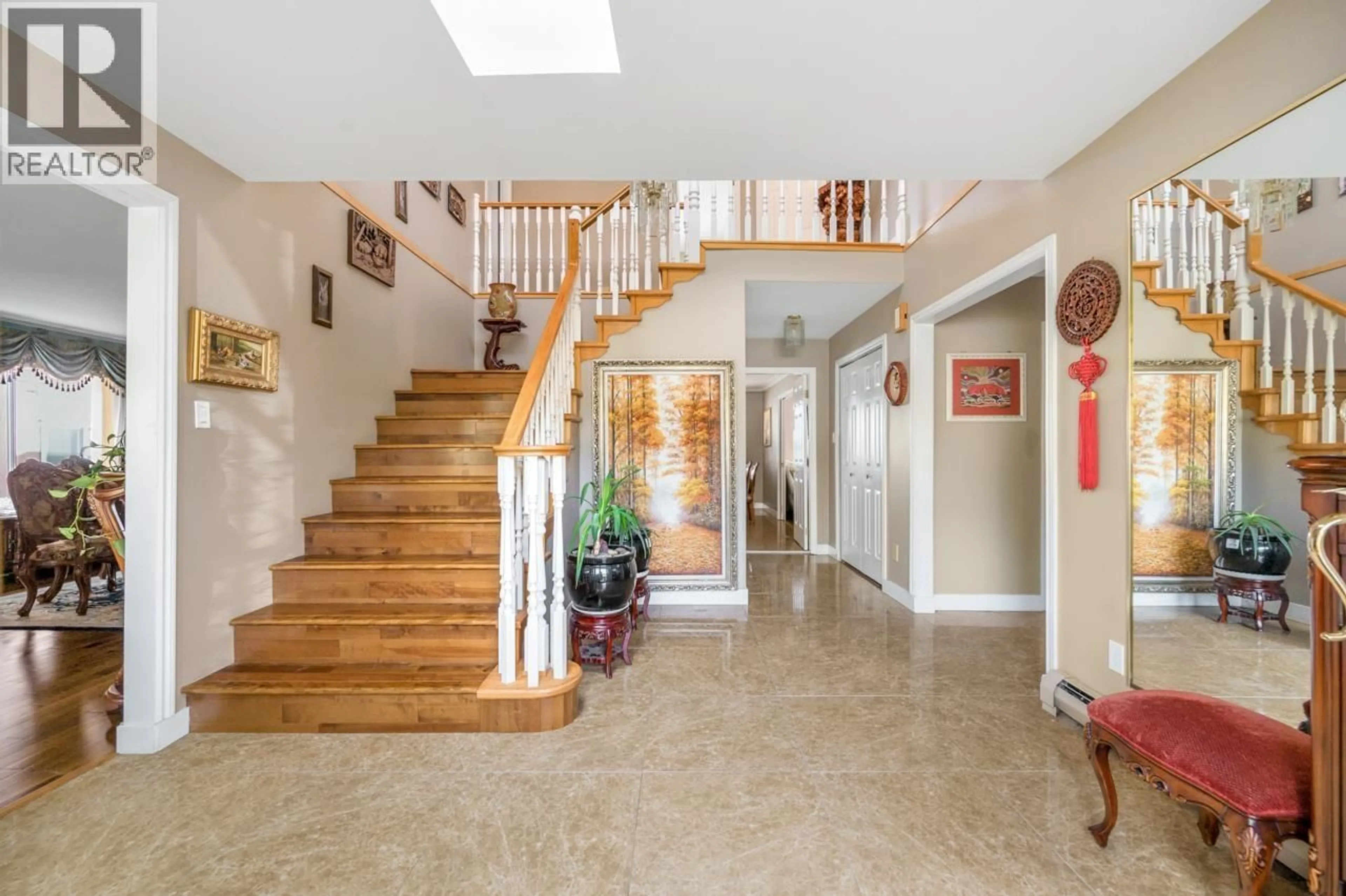 Indoor foyer for 7974 12TH AVENUE, Burnaby British Columbia V3N2K7