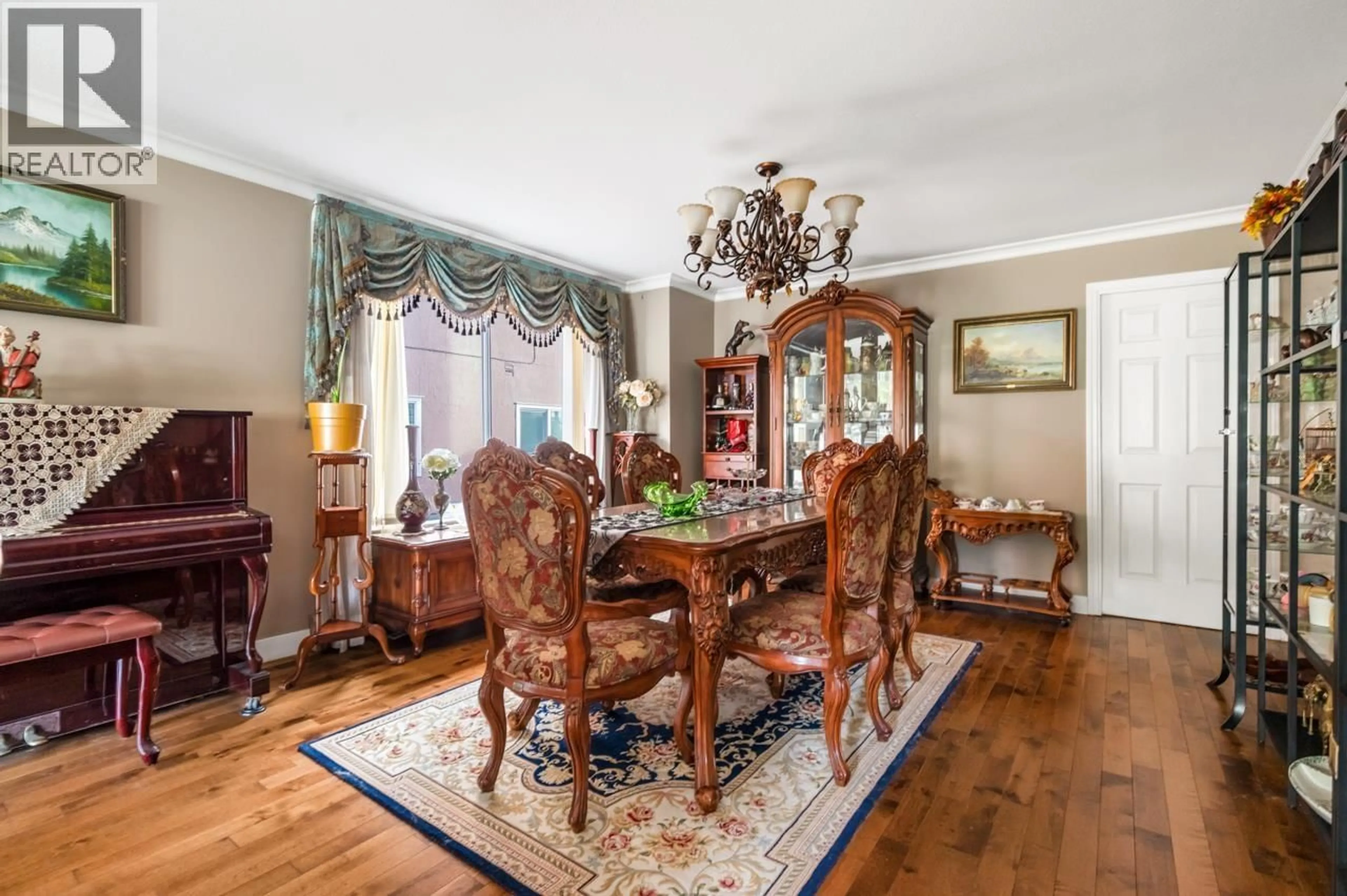 Dining room, wood/laminate floor for 7974 12TH AVENUE, Burnaby British Columbia V3N2K7