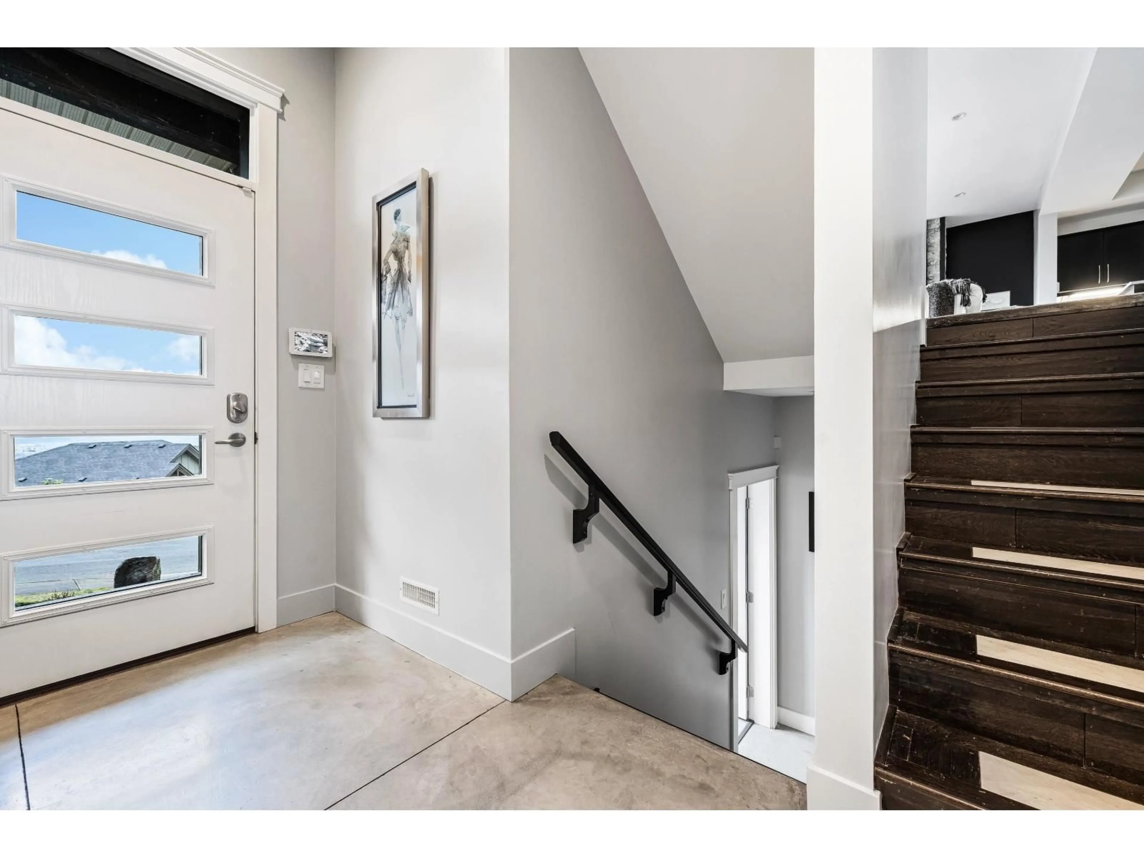 Indoor entryway for 5480 MACLACHLAN PLACE, Chilliwack British Columbia V2R0P3