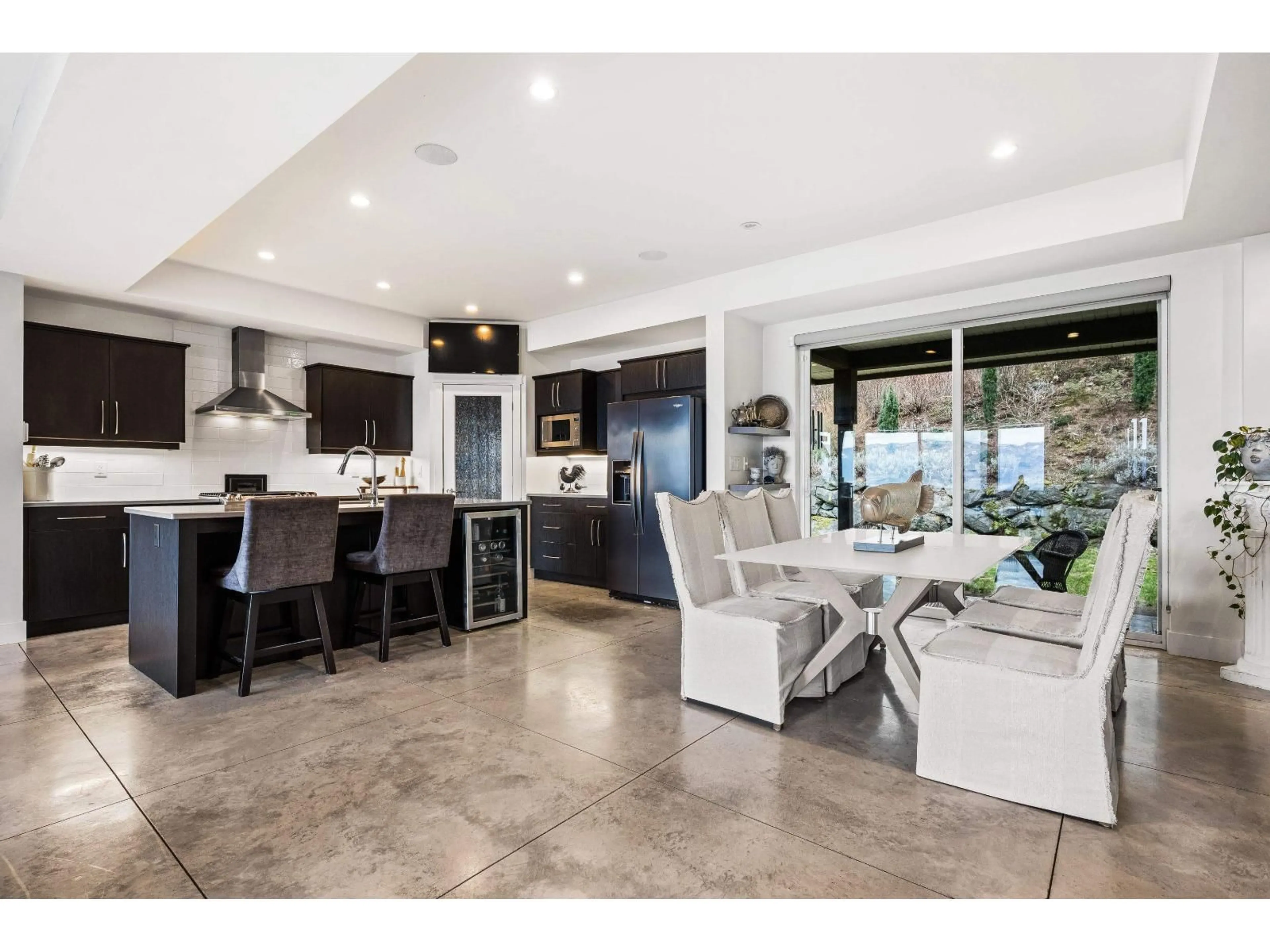 Open concept kitchen, ceramic/tile floor for 5480 MACLACHLAN PLACE, Chilliwack British Columbia V2R0P3