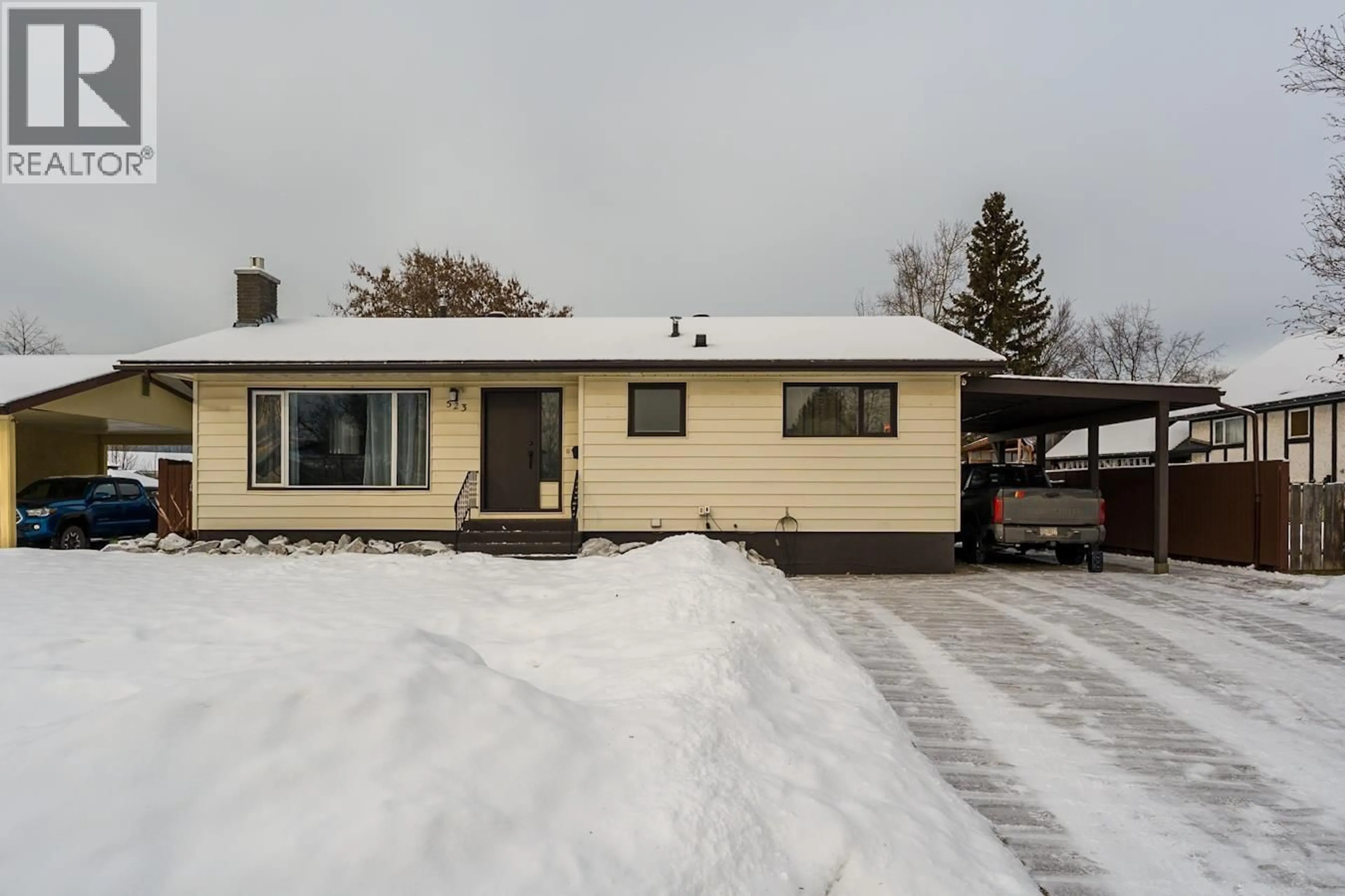 Home with vinyl exterior material, street for 523 WILLIAMS CRESCENT, Prince George British Columbia V2N1Y2