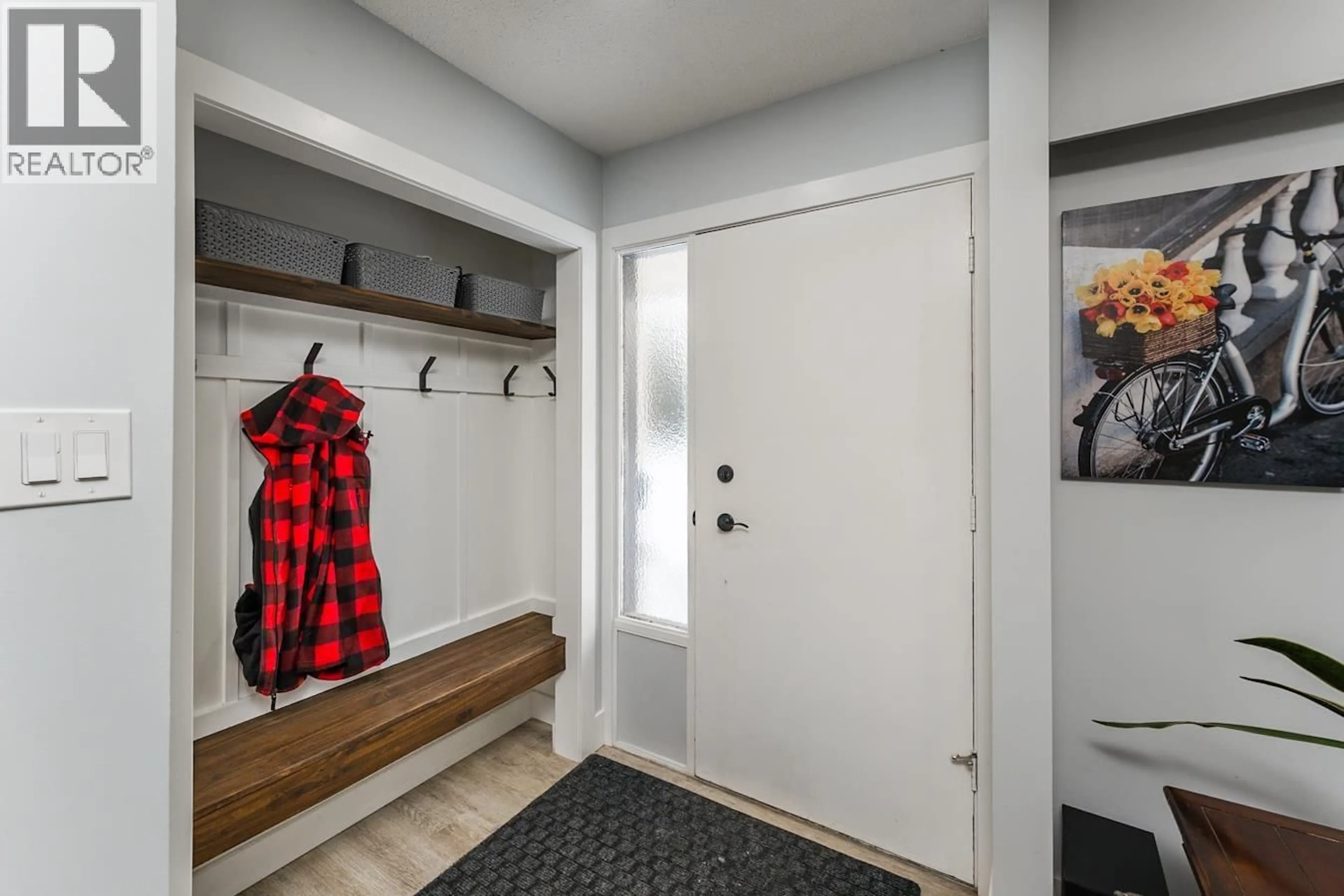 Indoor entryway for 523 WILLIAMS CRESCENT, Prince George British Columbia V2N1Y2