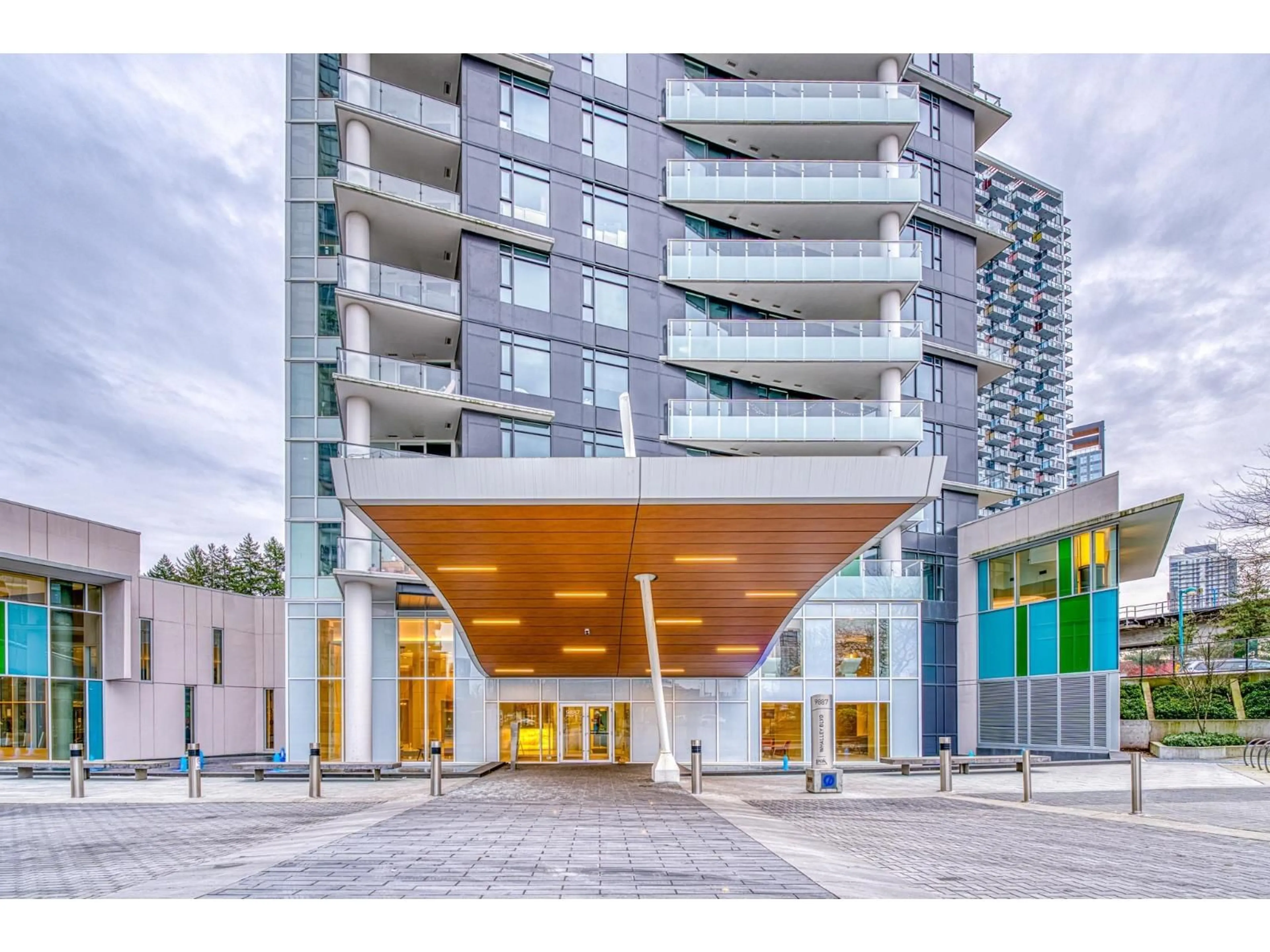 Indoor foyer for 1801 - 9887 WHALLEY BOULEVARD, Surrey British Columbia V3T0P4