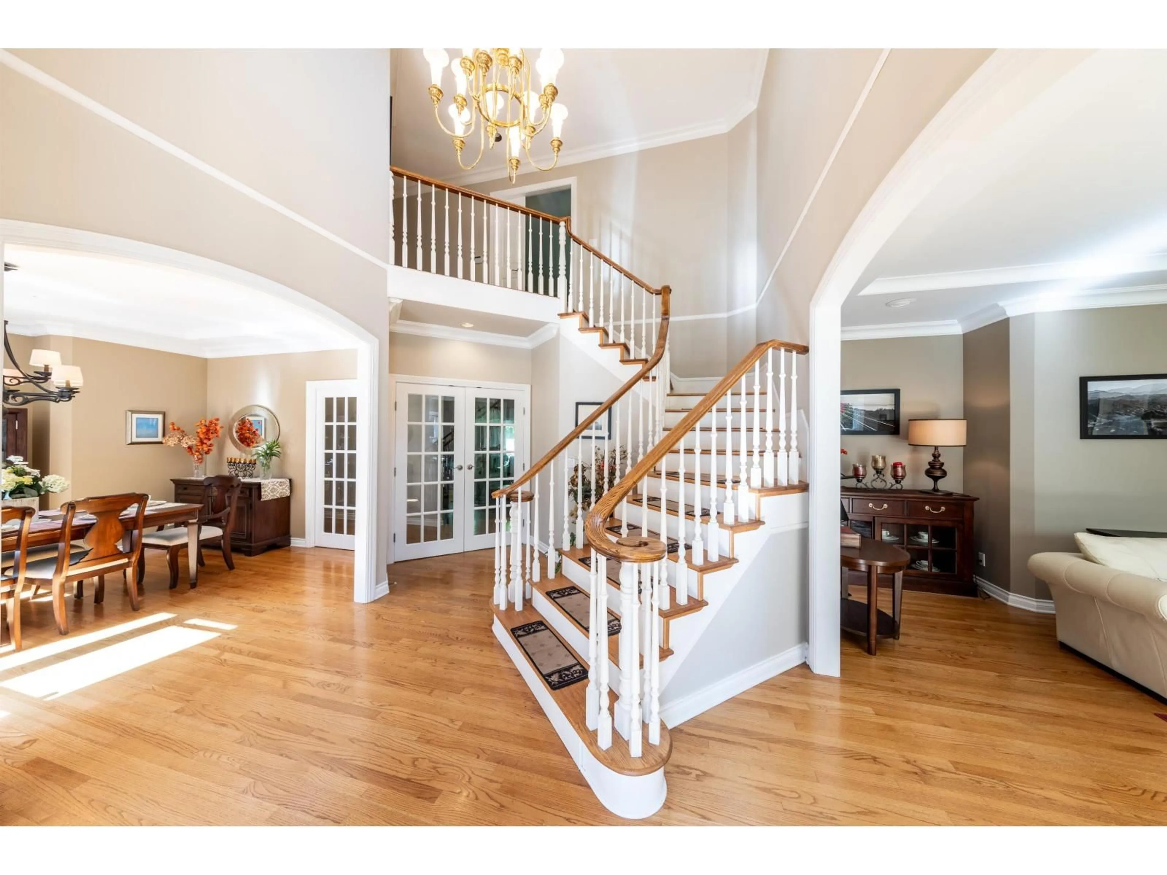 Indoor foyer for 2065 132A STREET, Surrey British Columbia V4A9K2