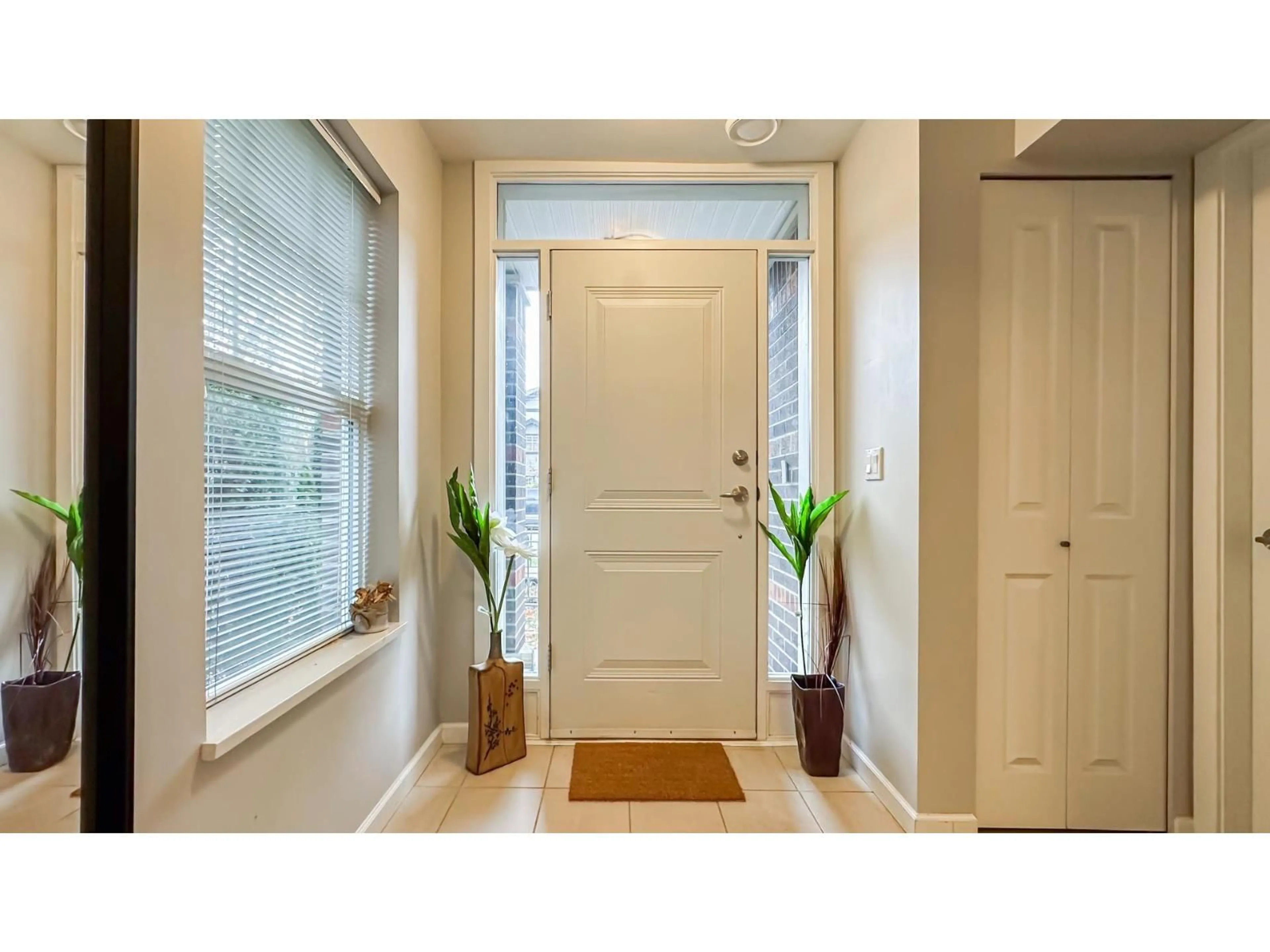 Indoor entryway for 9 - 18777 68A AVENUE, Surrey British Columbia V4N0Z7
