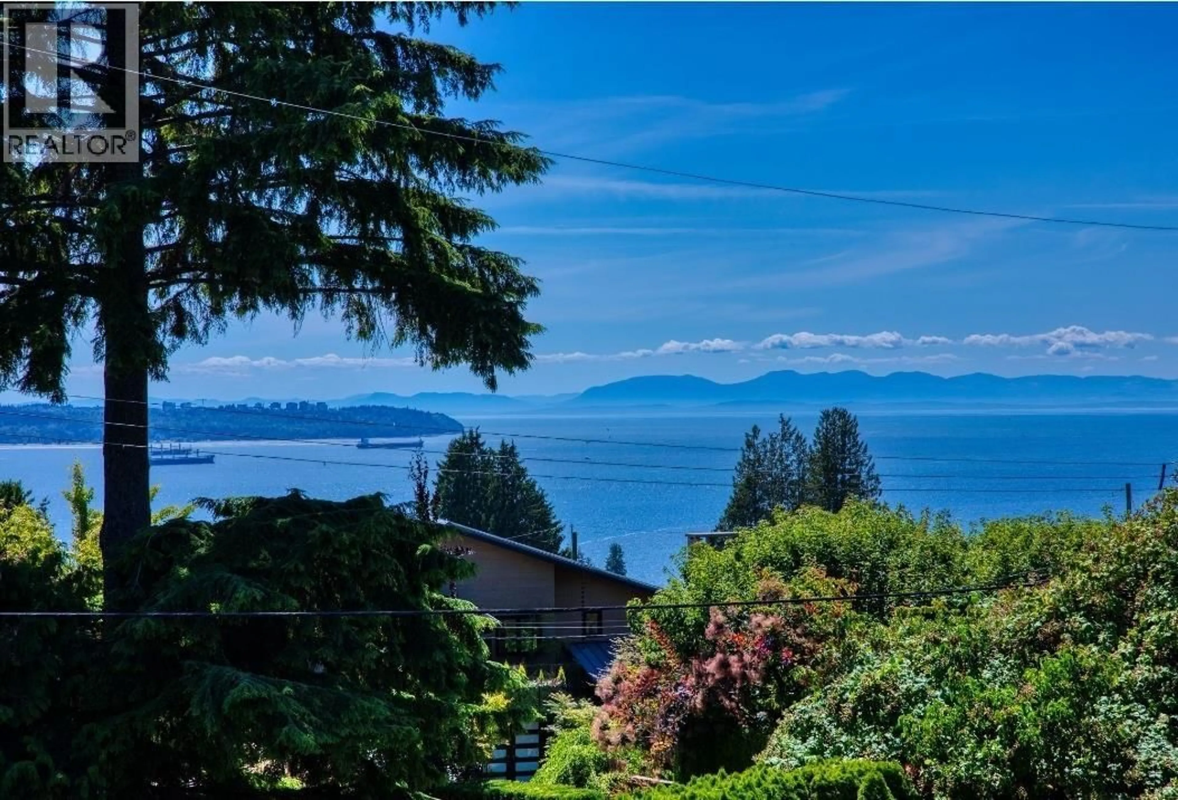 A pic from outside/outdoor area/front of a property/back of a property/a pic from drone, water/lake/river/ocean view for 2233 PALMERSTON AVENUE, West Vancouver British Columbia V7V2V9